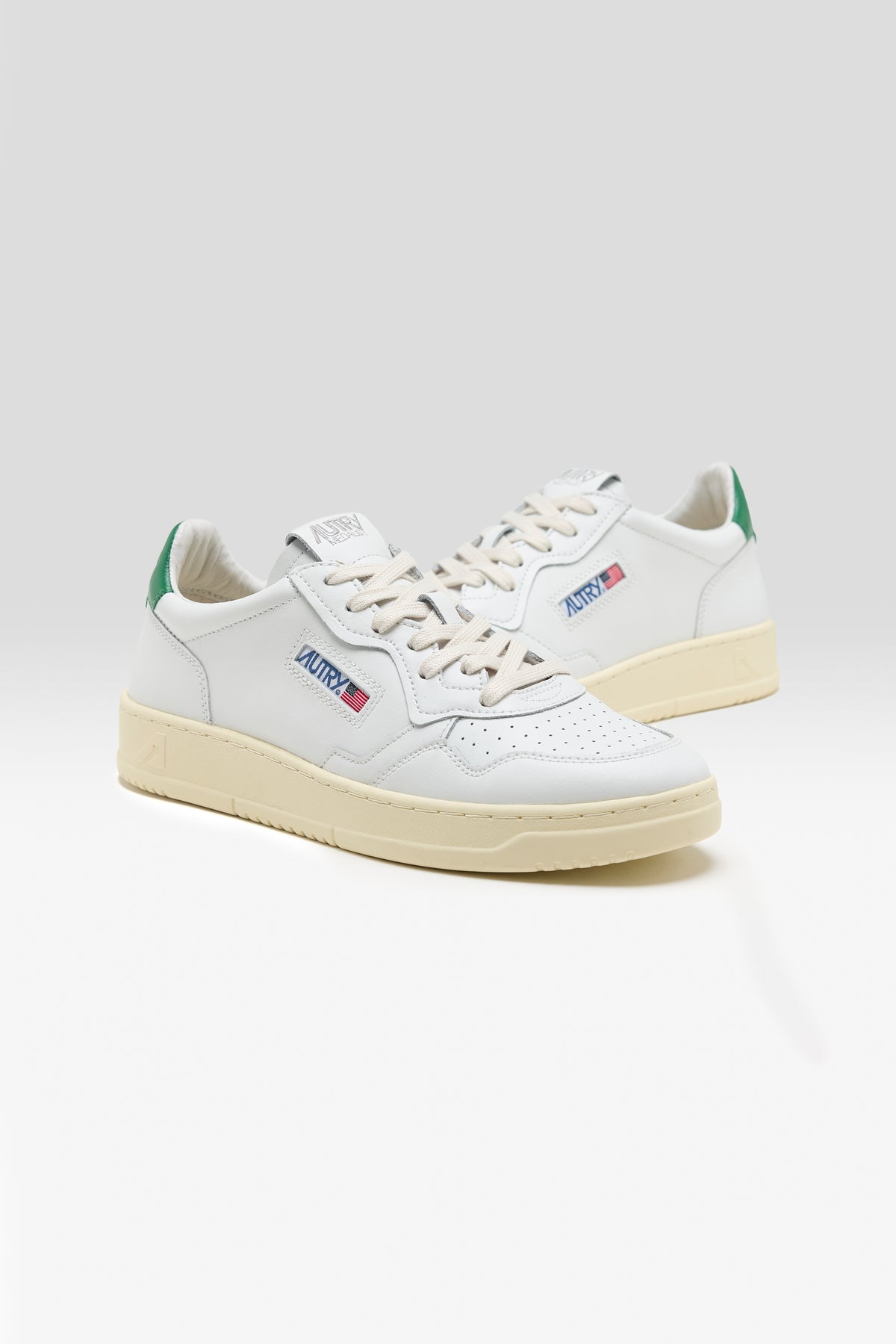 Medalist Low for Men (242 / M / WHITE)