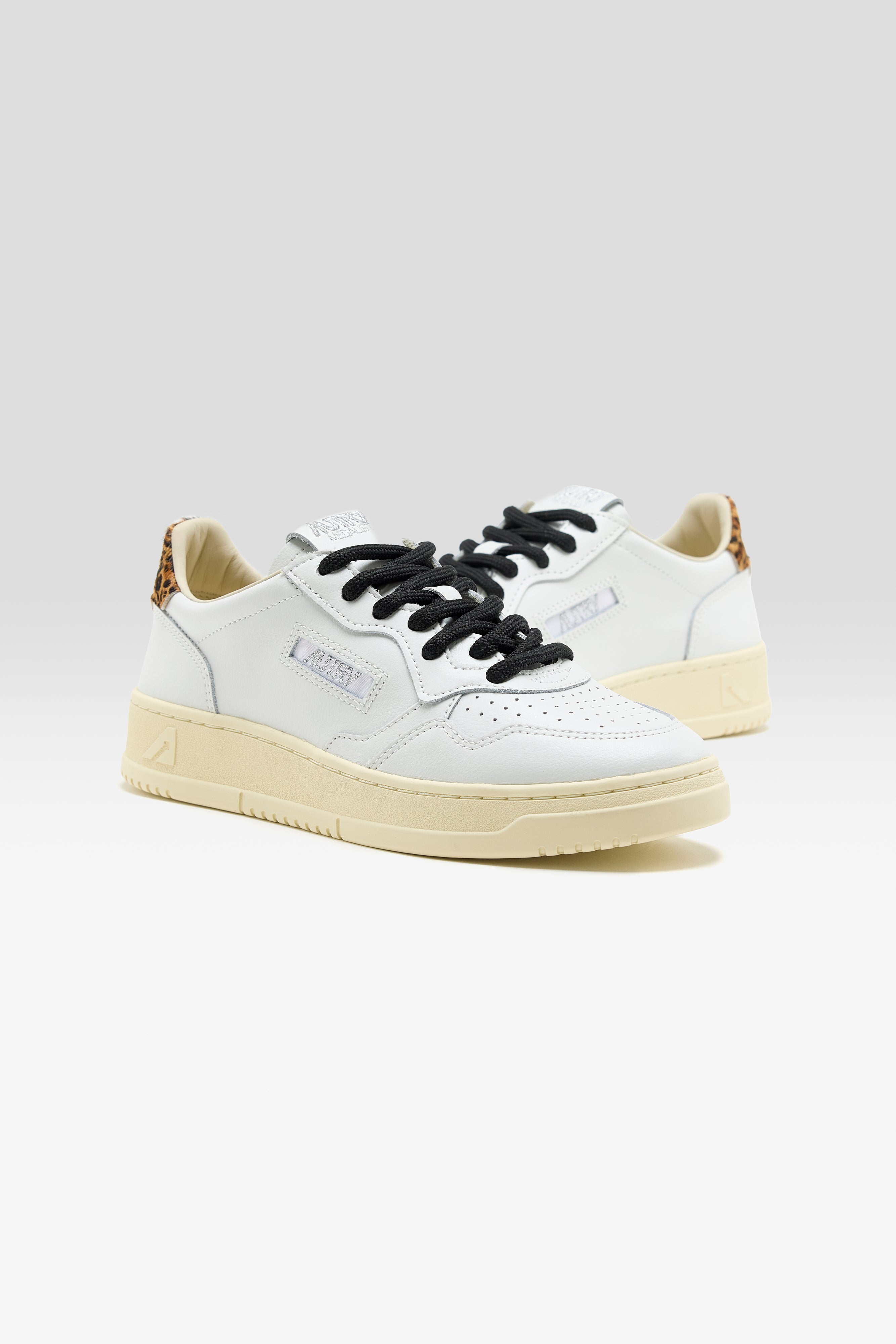 Medalist Low for Women (261 / W / WHITE)