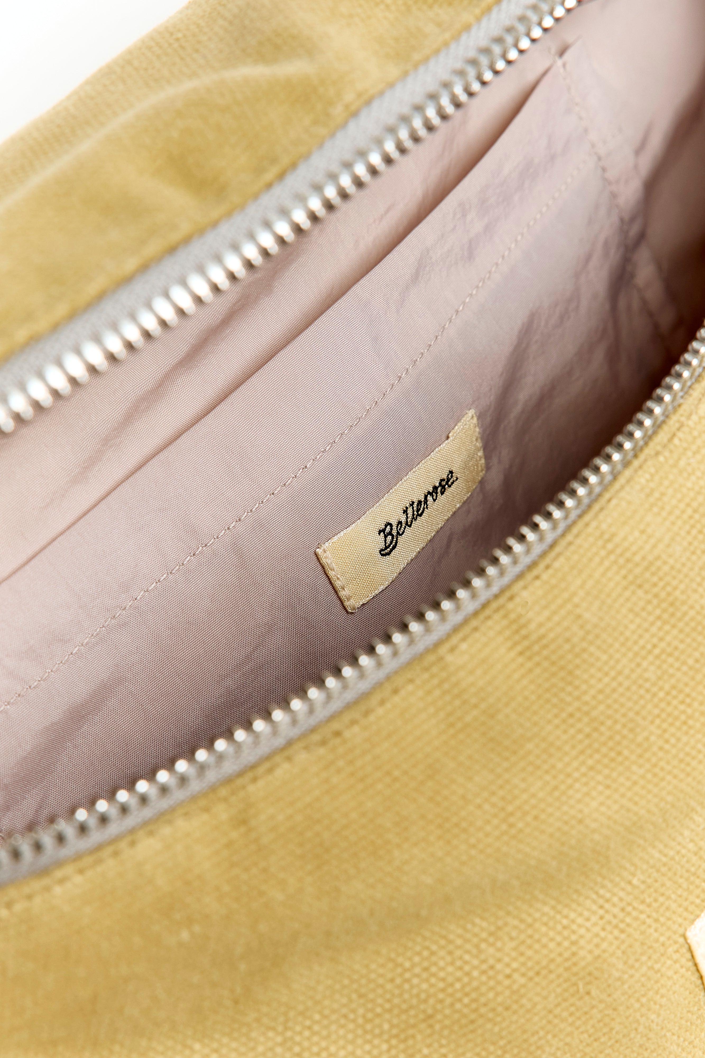 Heccy sling bag (252 / G / CHINO)