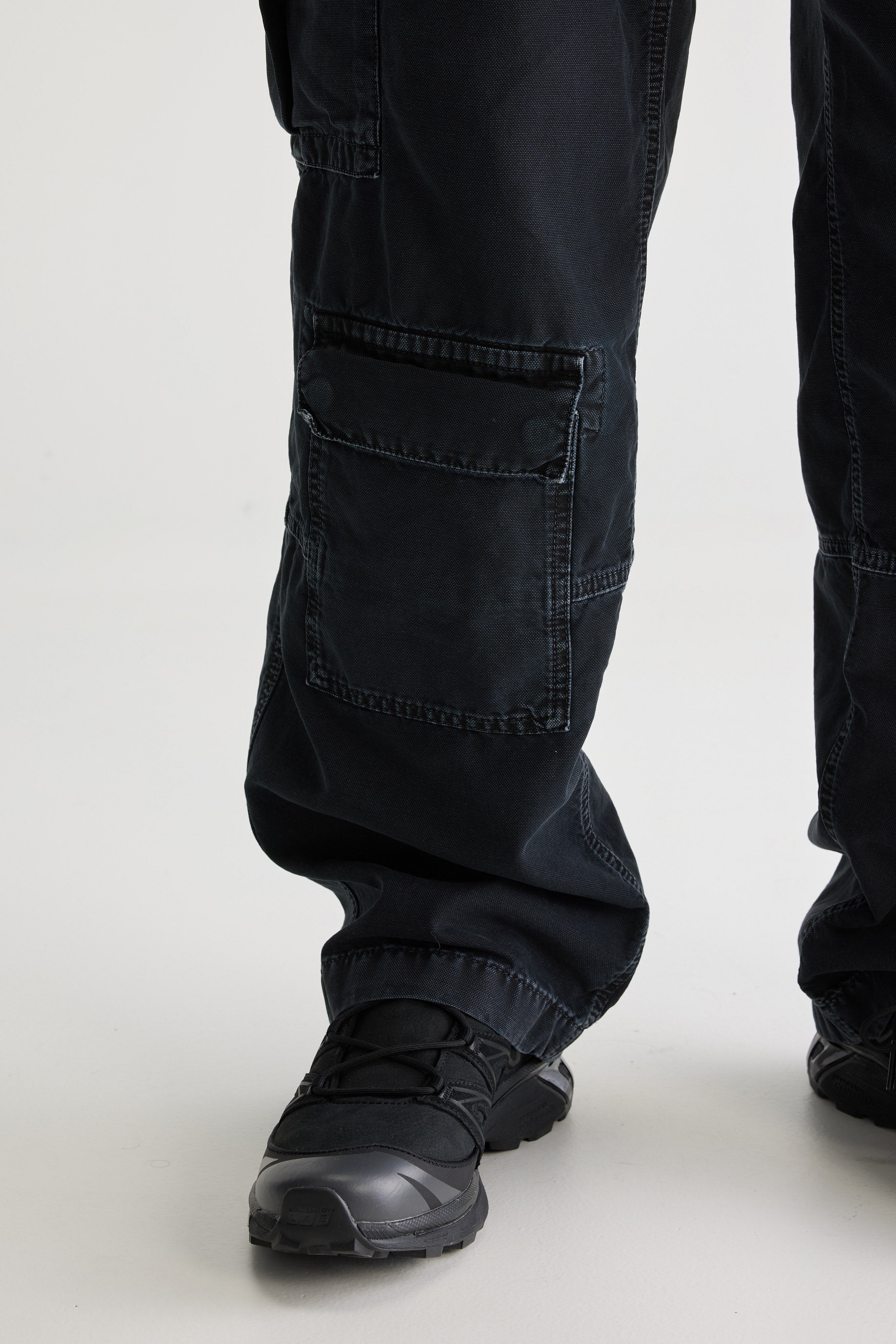 Kubi relaxed trousers (251 / M / CHARCOAL)