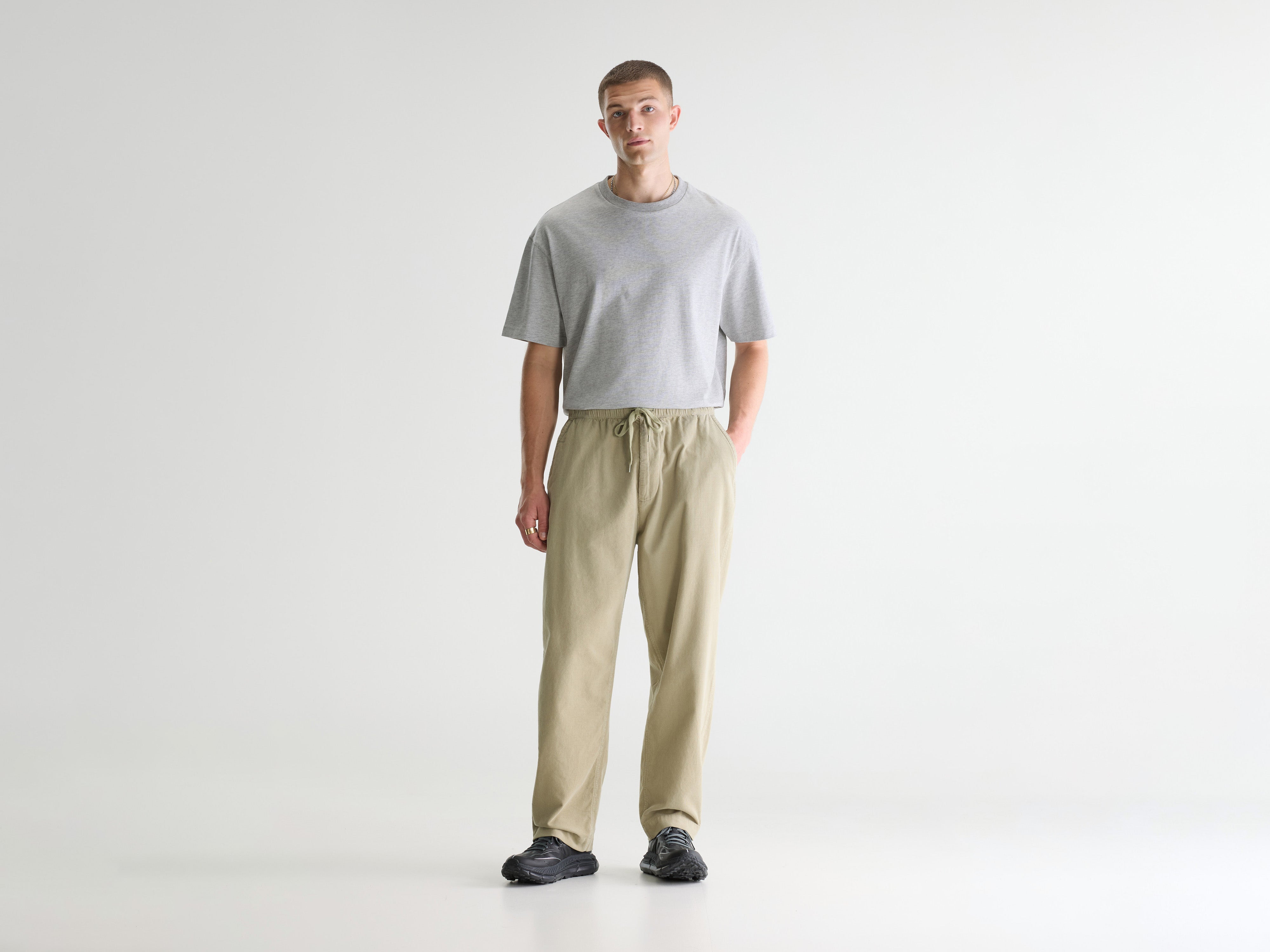 Julius corduroy trousers (261 / M / THYM)