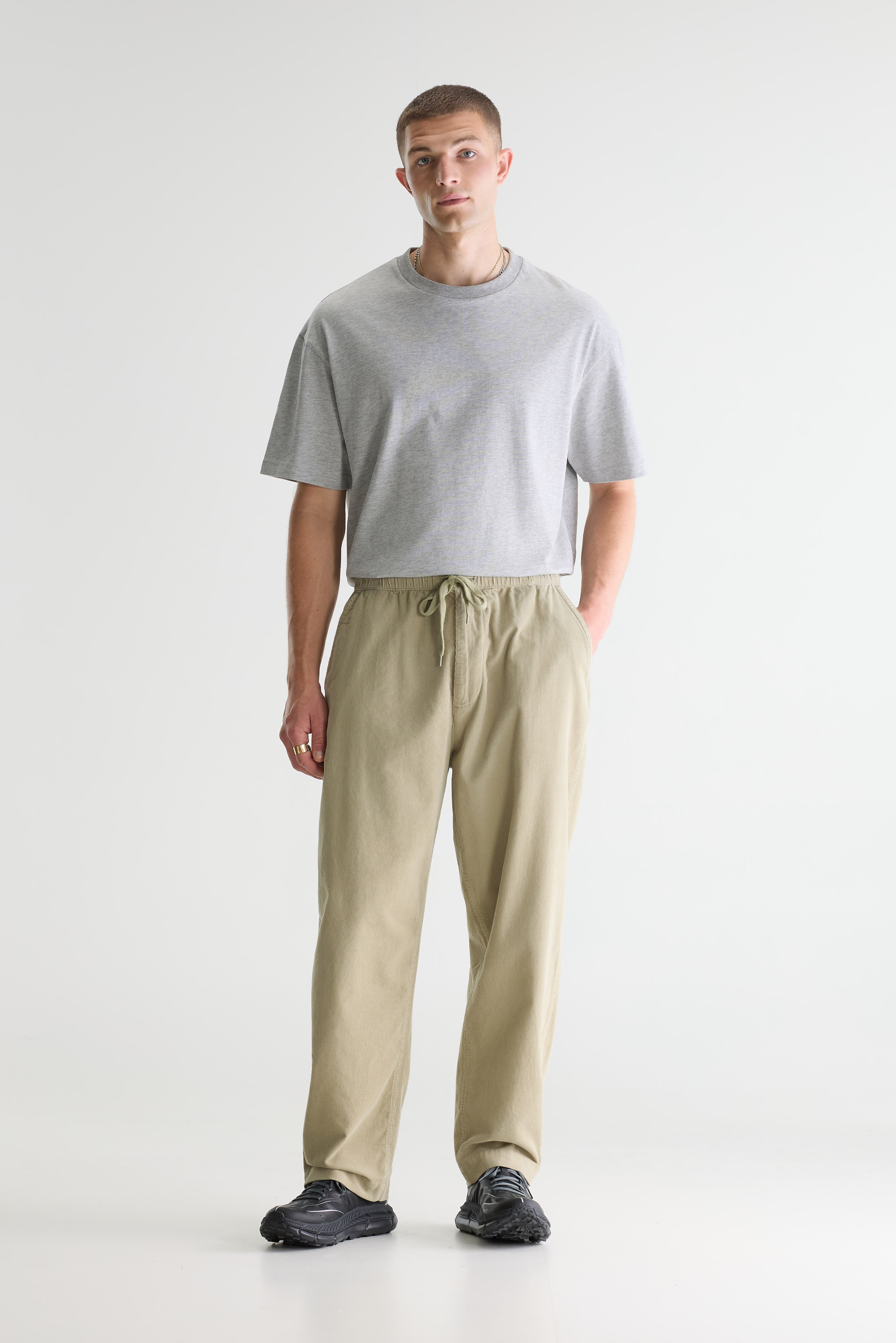 Julius corduroy trousers (261 / M / THYM)