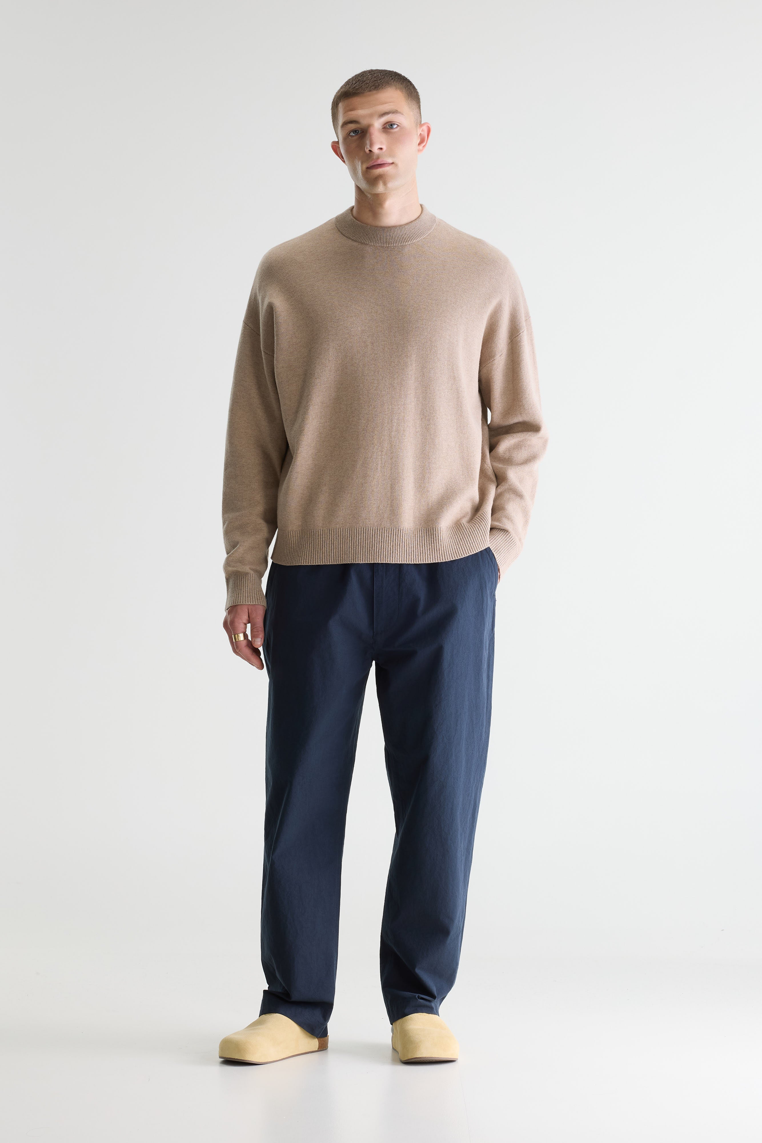 Geolem crewneck sweater (261 / M / CHINO)