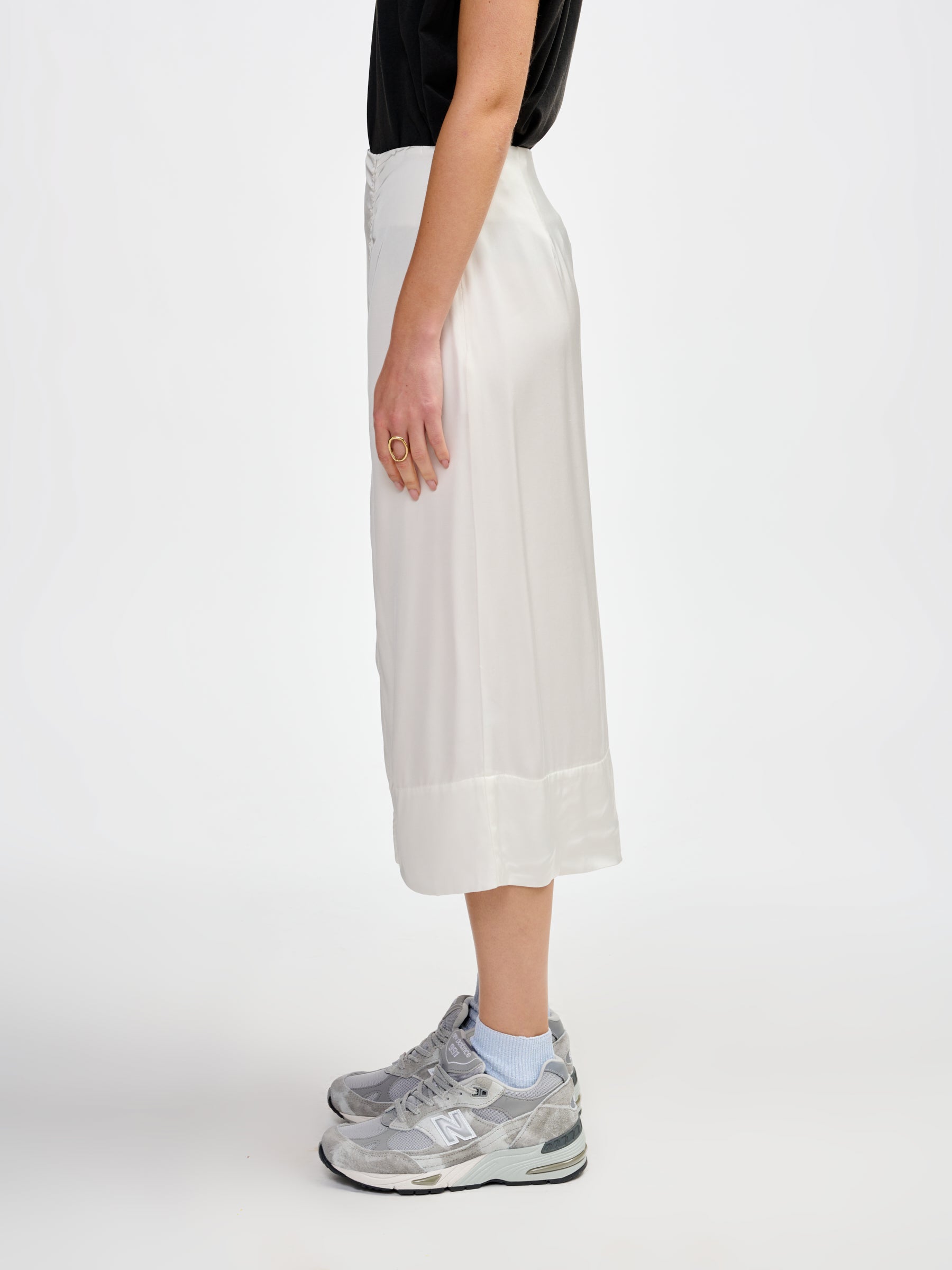 alpha skirt (241 / W / OFF WHITE)