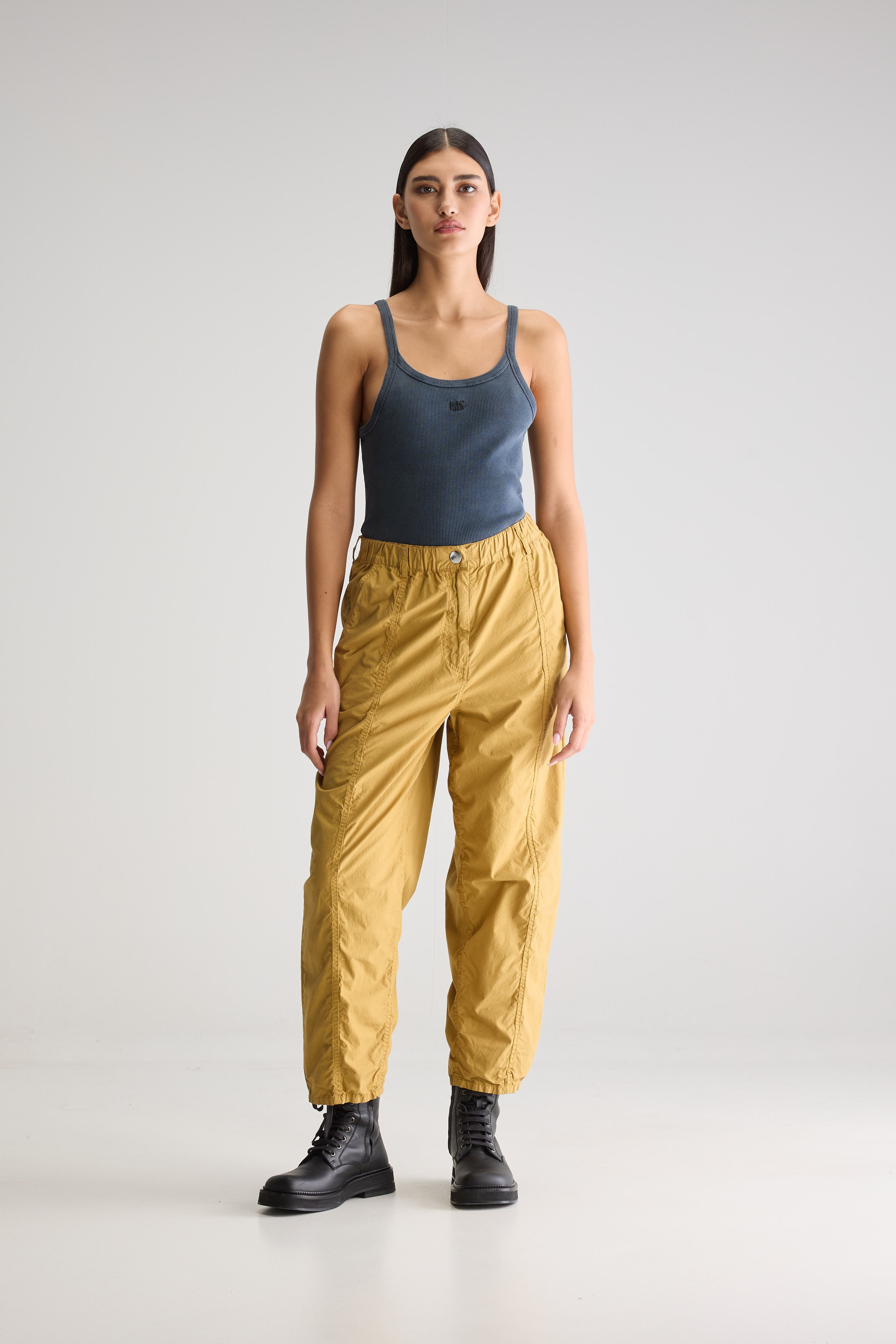 Wesly relaxed trousers (251 / W / PALE KHAKI)