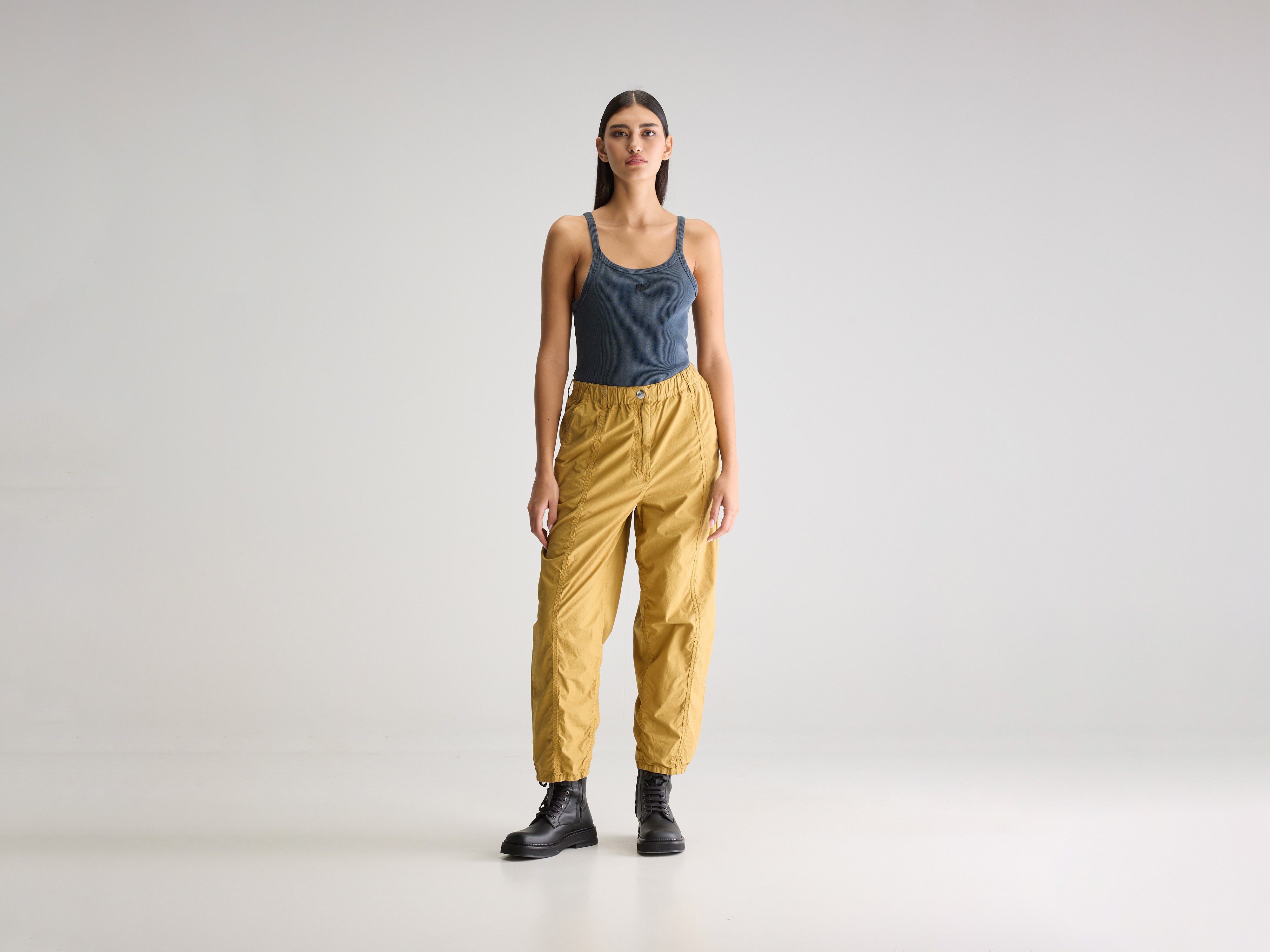 Wesly relaxed trousers (251 / W / PALE KHAKI)
