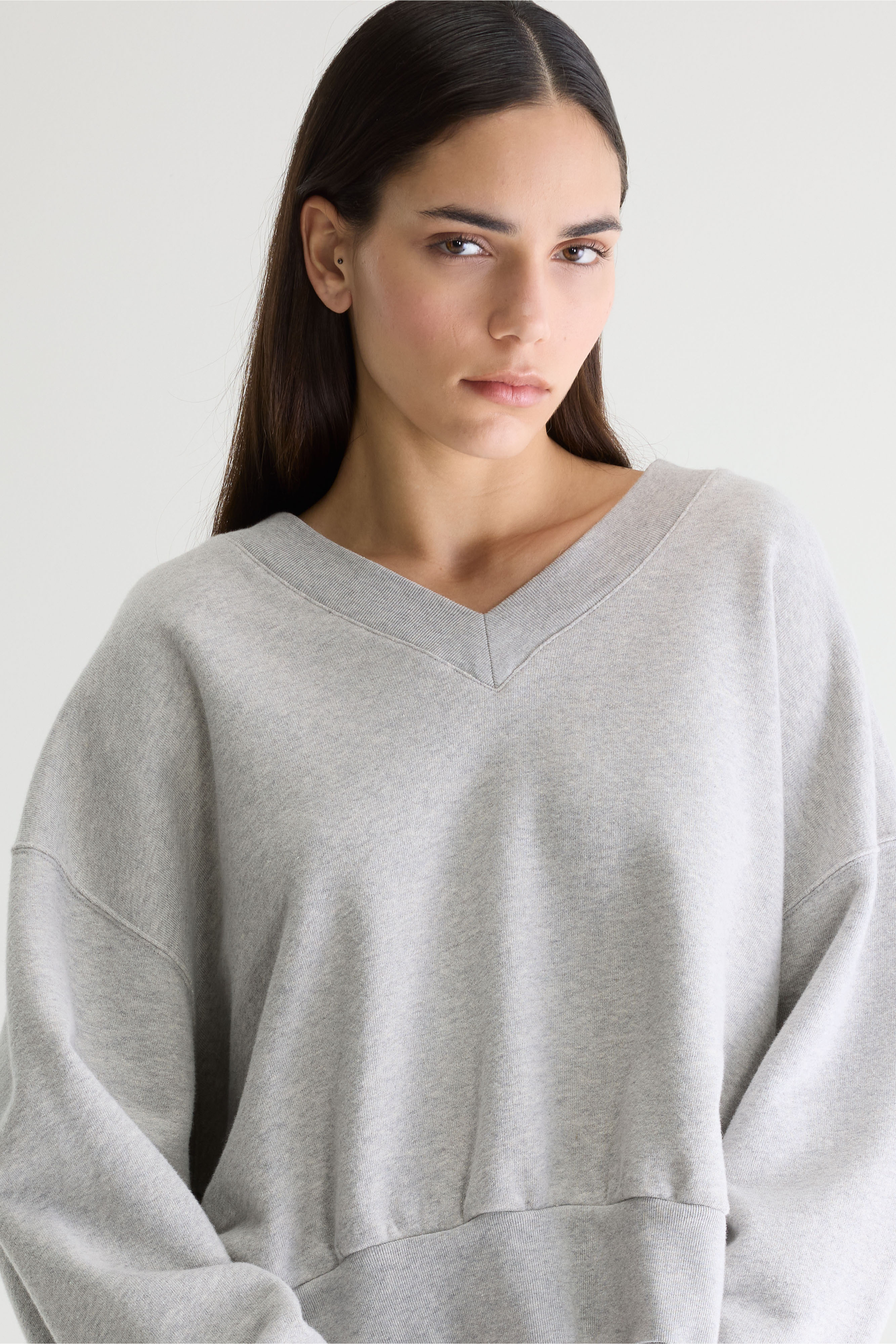 Varola v-neck sweatshirt (252 / W / H. GREY)