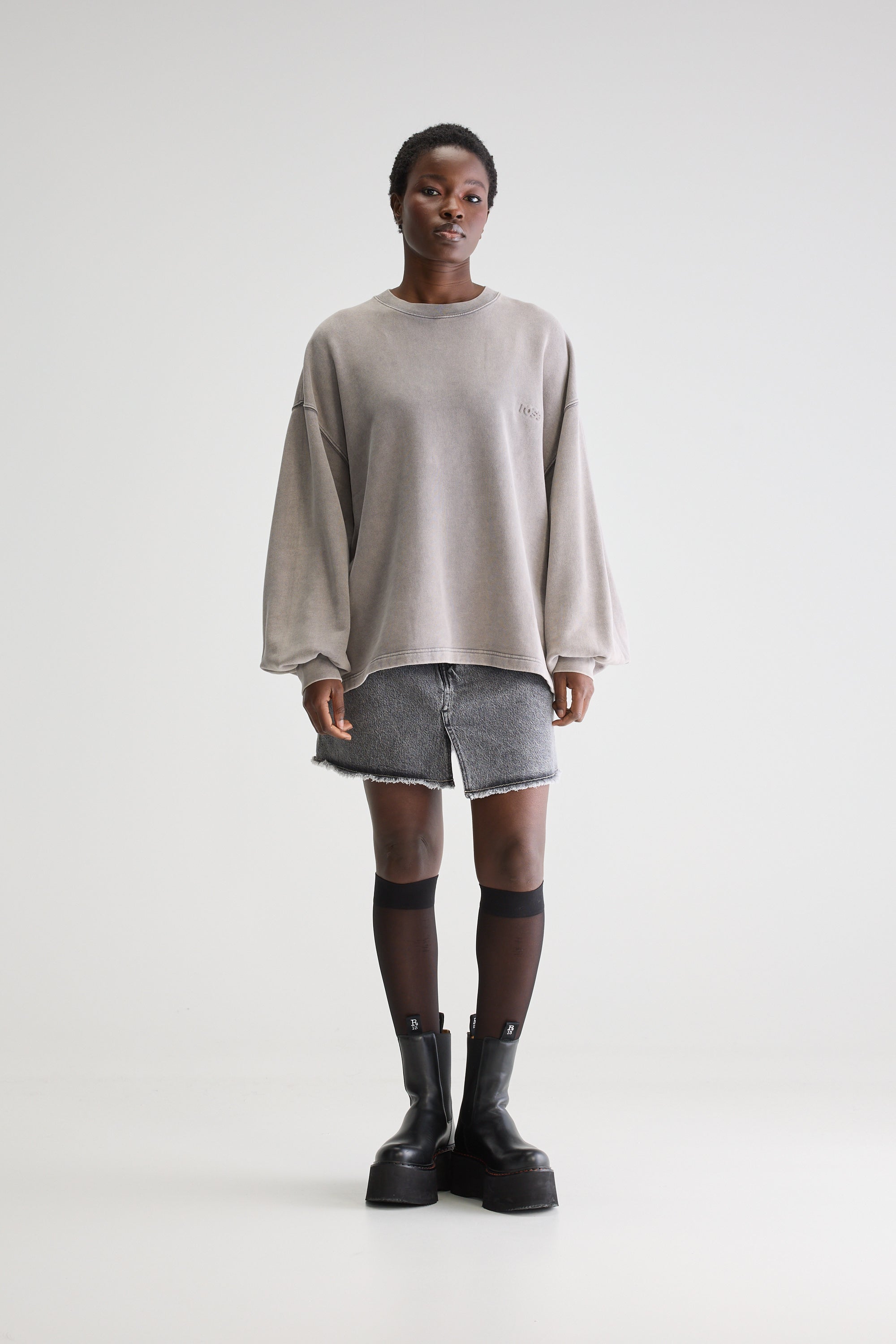 Fave ronde hals sweatshirt (251 / W / DEEP GREY)