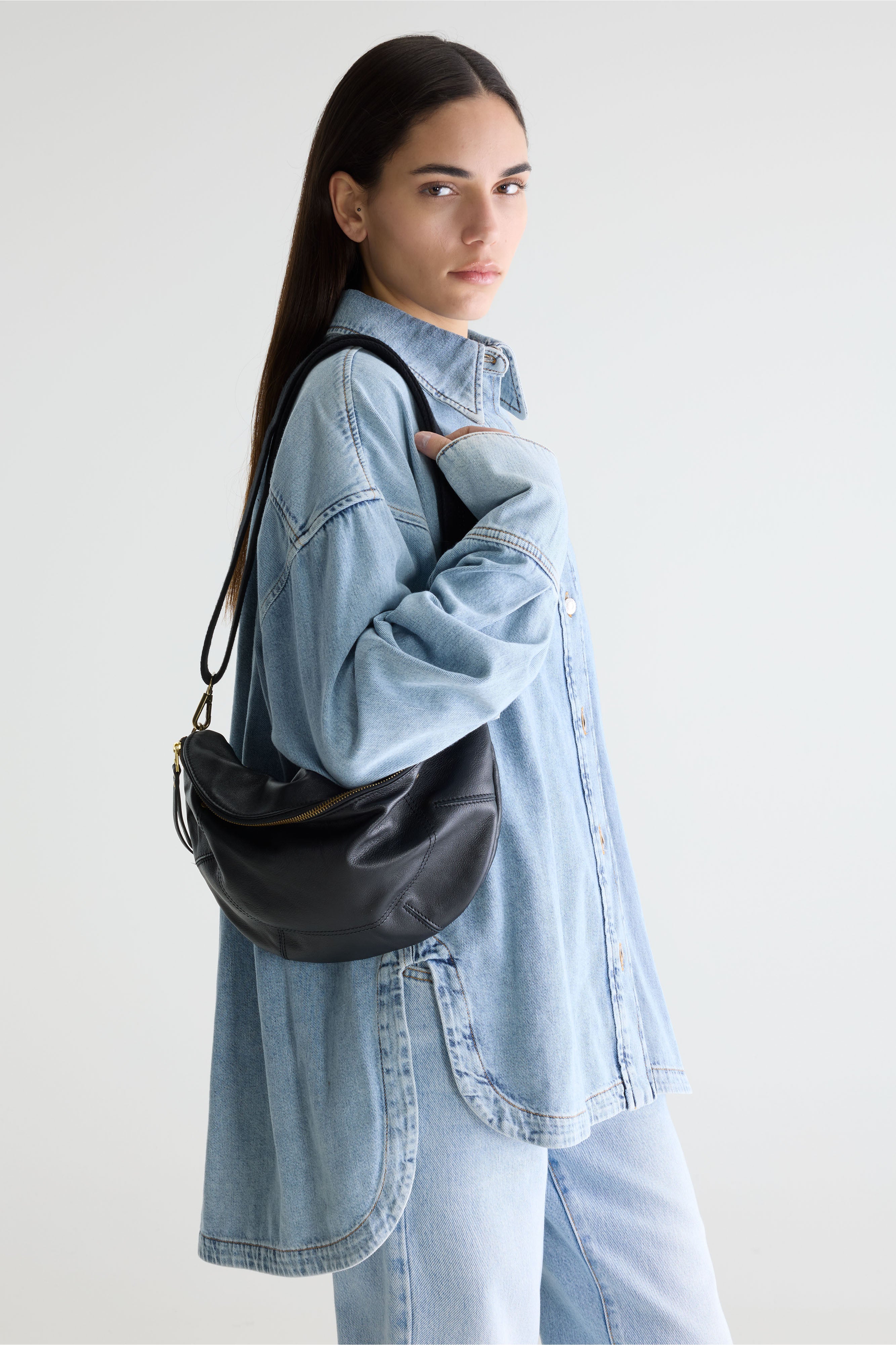 Souply sling bag (252 / W / BLACK)