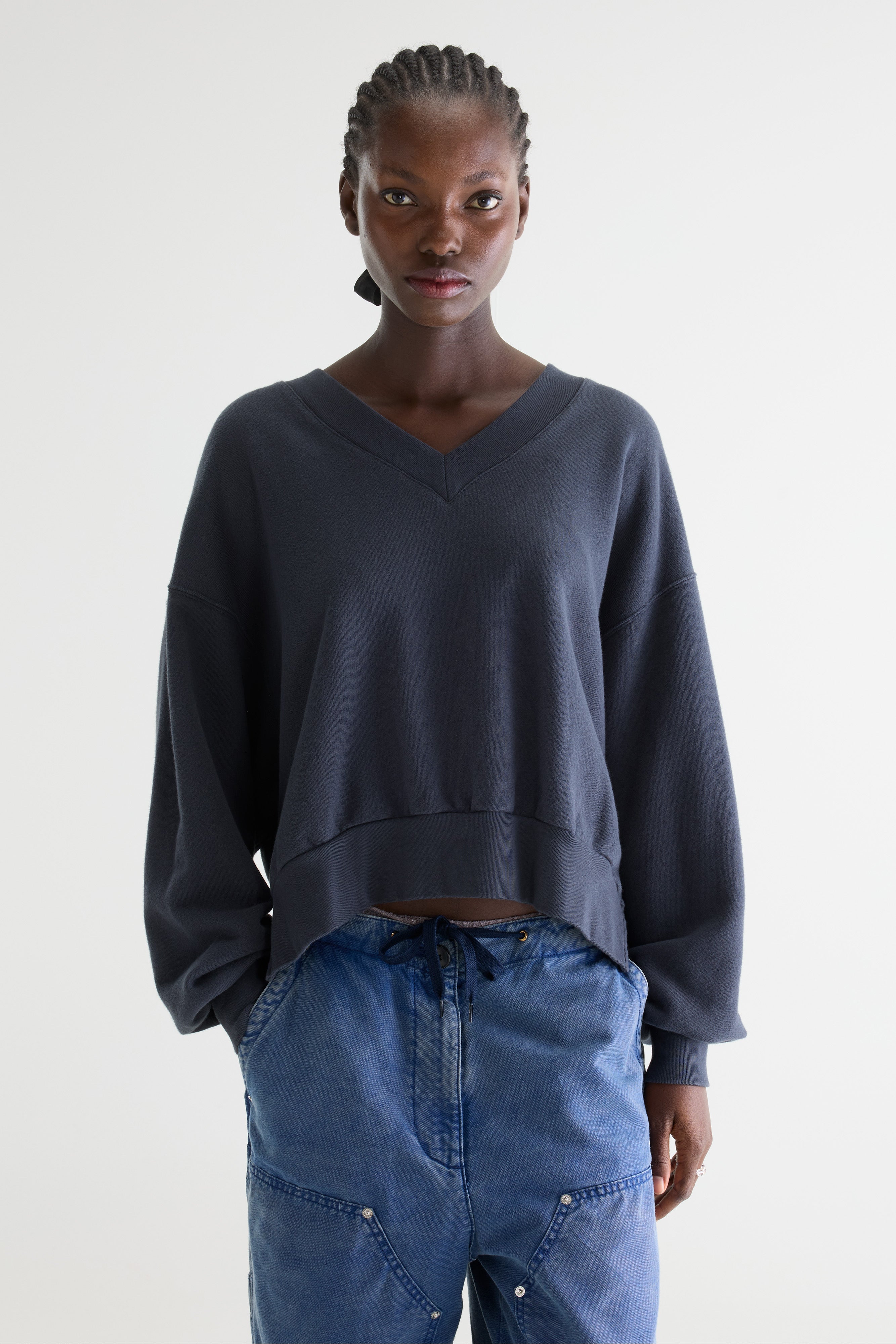Varola v-neck sweatshirt (262 / W / NAVY)