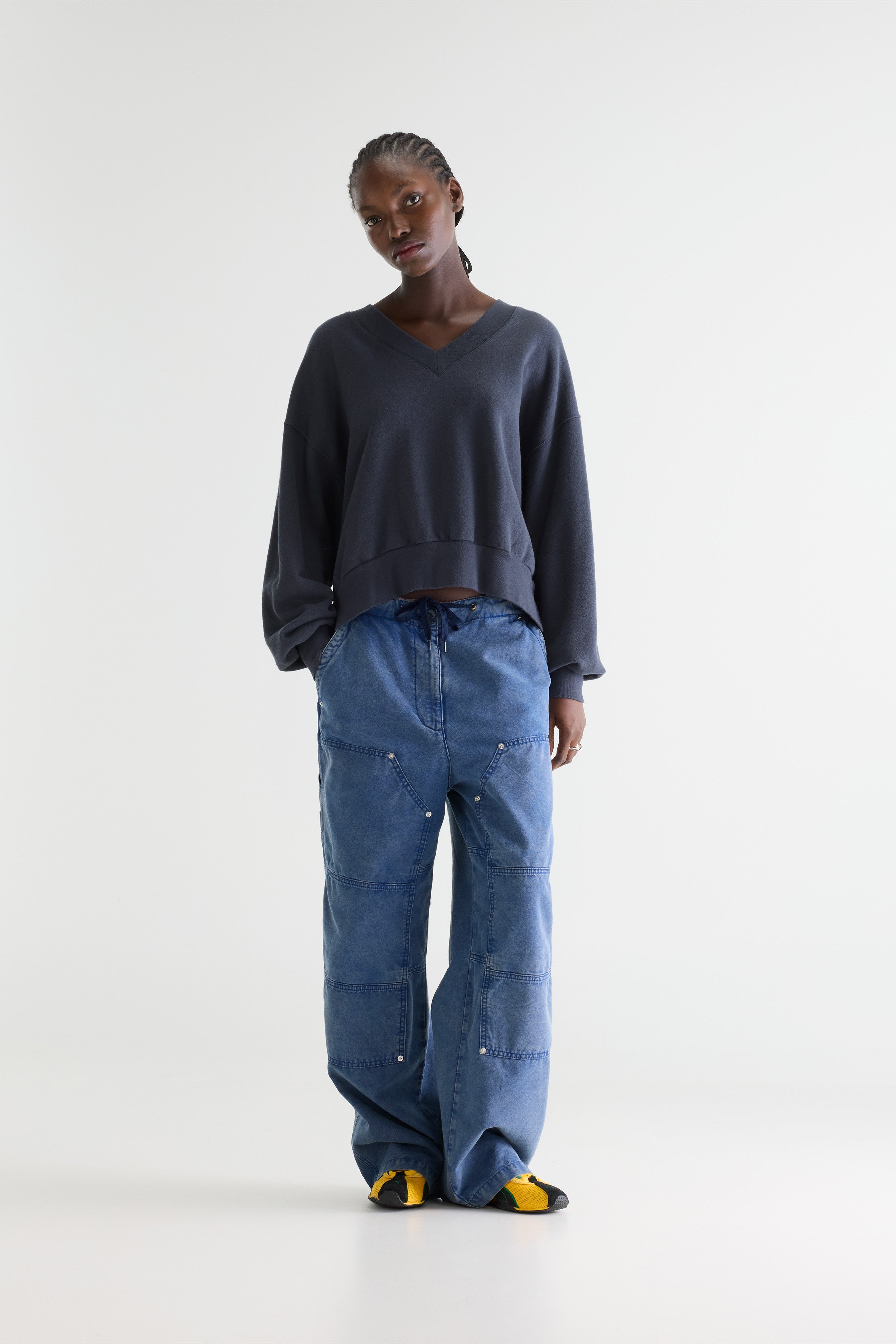 Varola v-neck sweatshirt (262 / W / NAVY)