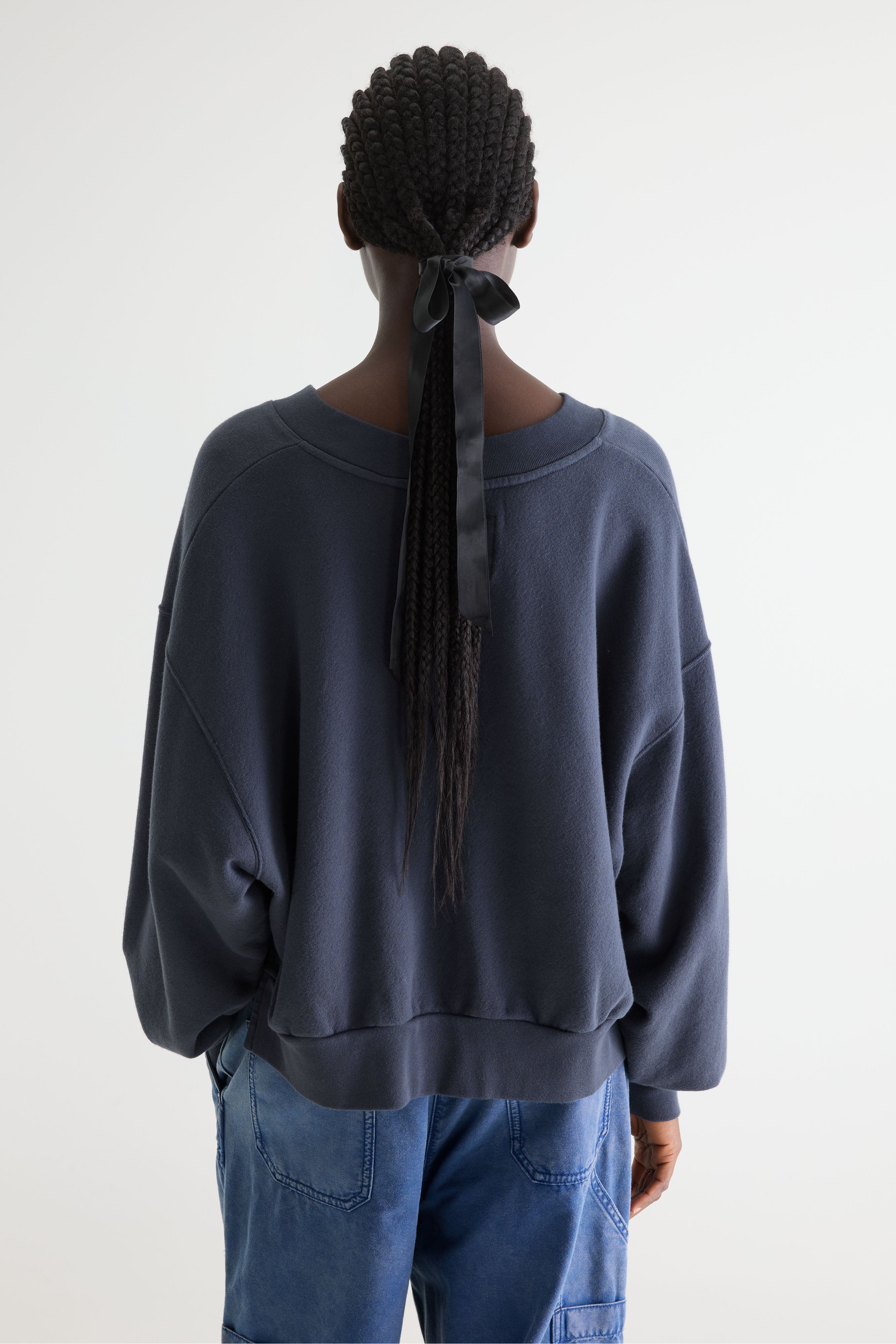 Varola v-neck sweatshirt (262 / W / NAVY)