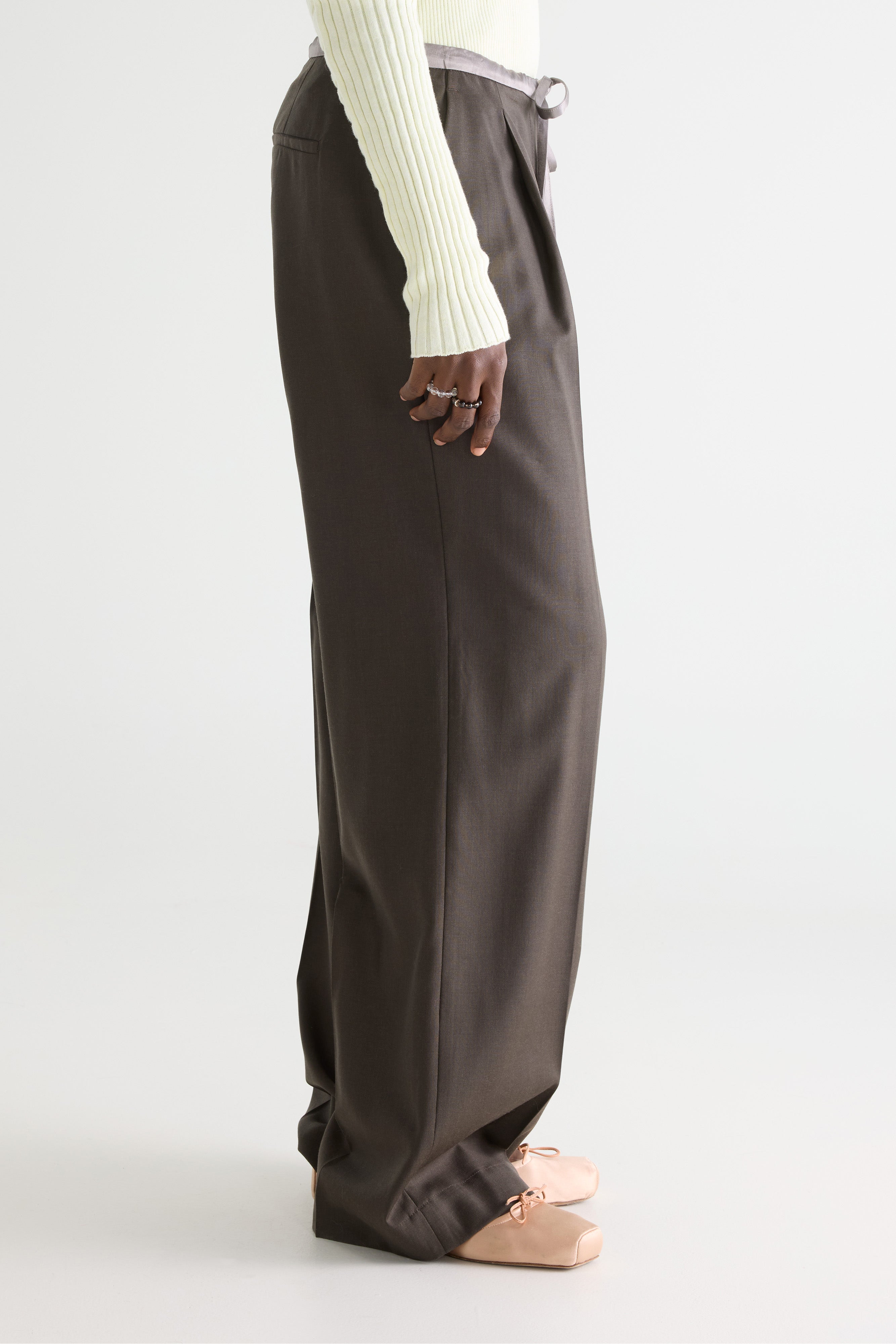 Vestal regular trousers (261 / W / DARK ROAST)