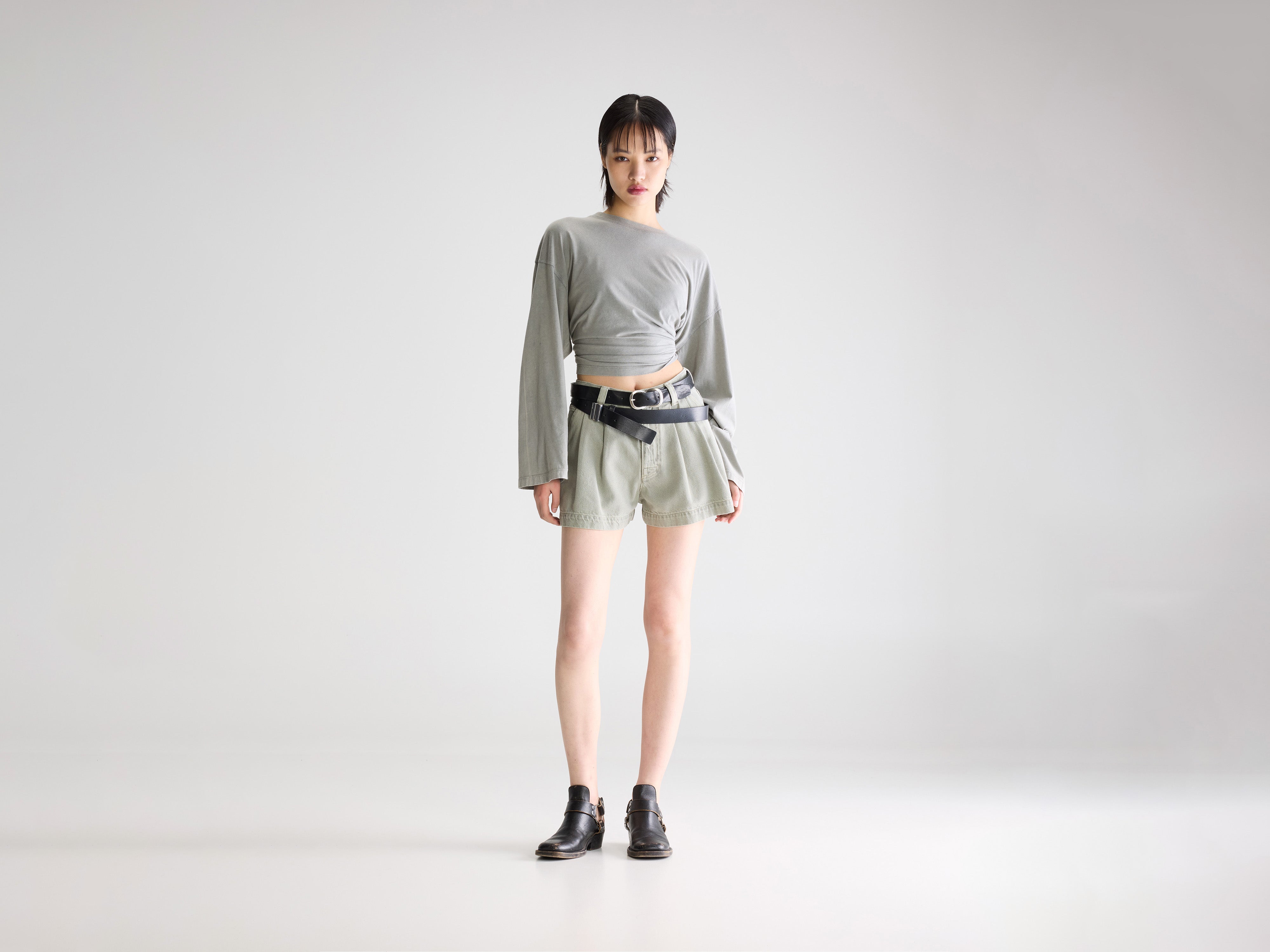 Prisma pleated denim shorts (261 / W / THYM)