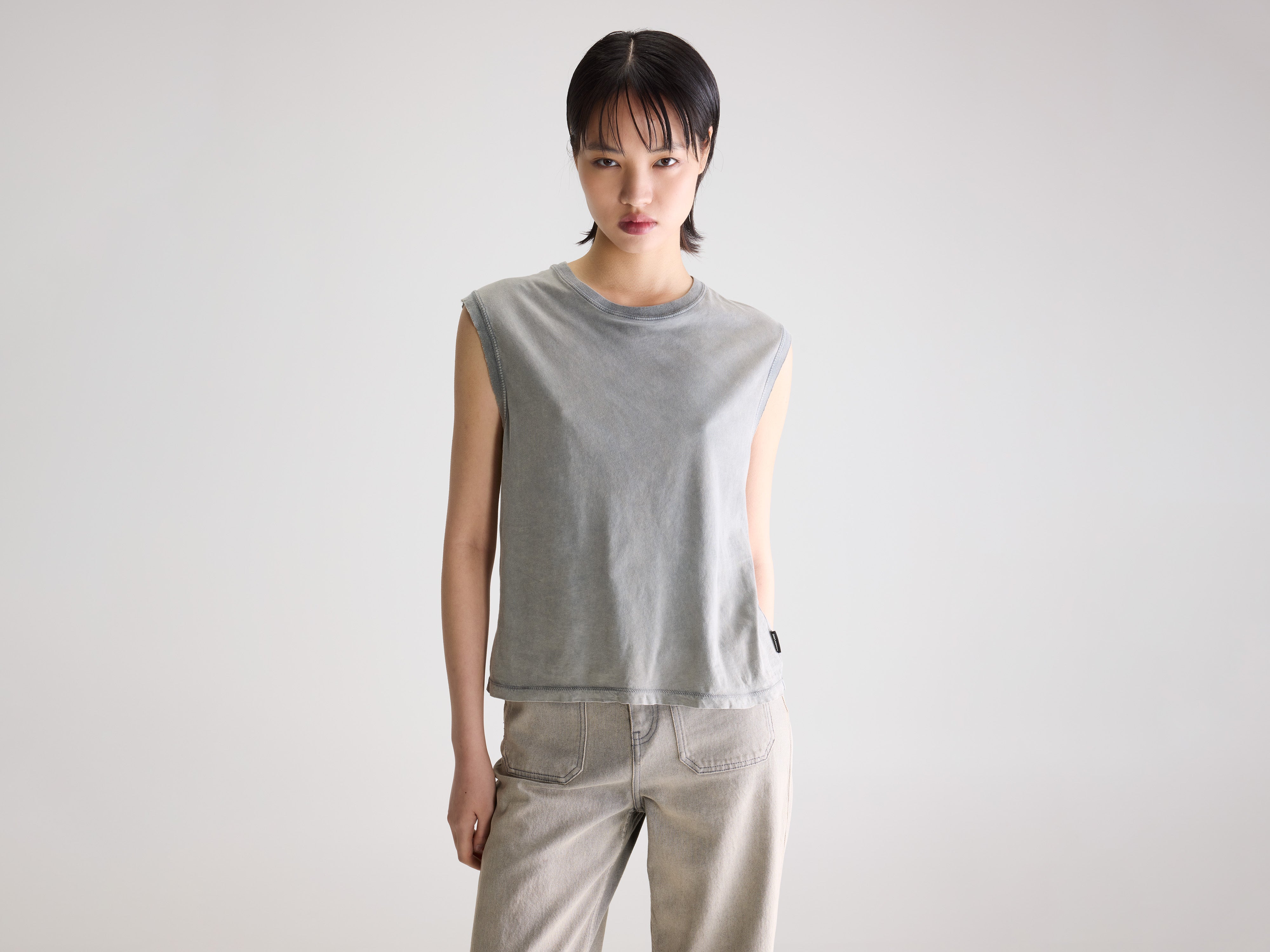 Falde sleeveless t-shirt (261 / W / BLACK SAND)
