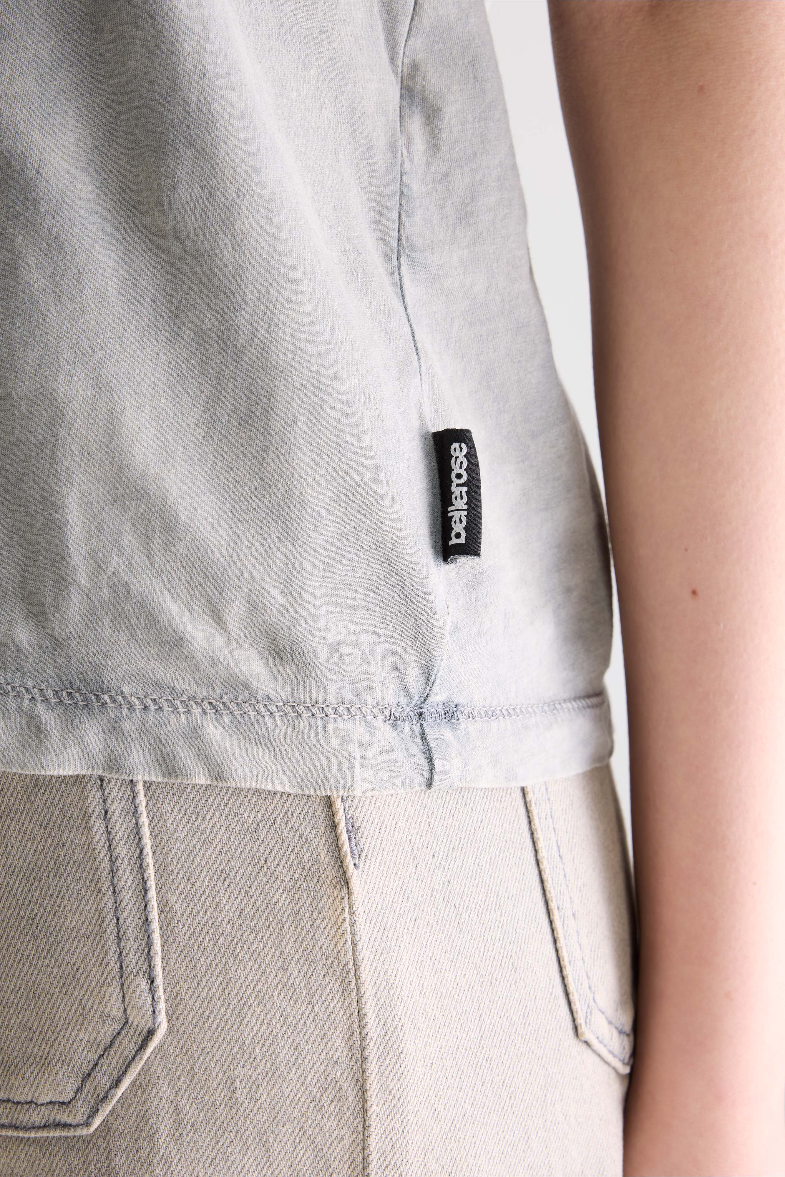 Falde sleeveless t-shirt (261 / W / BLACK SAND)