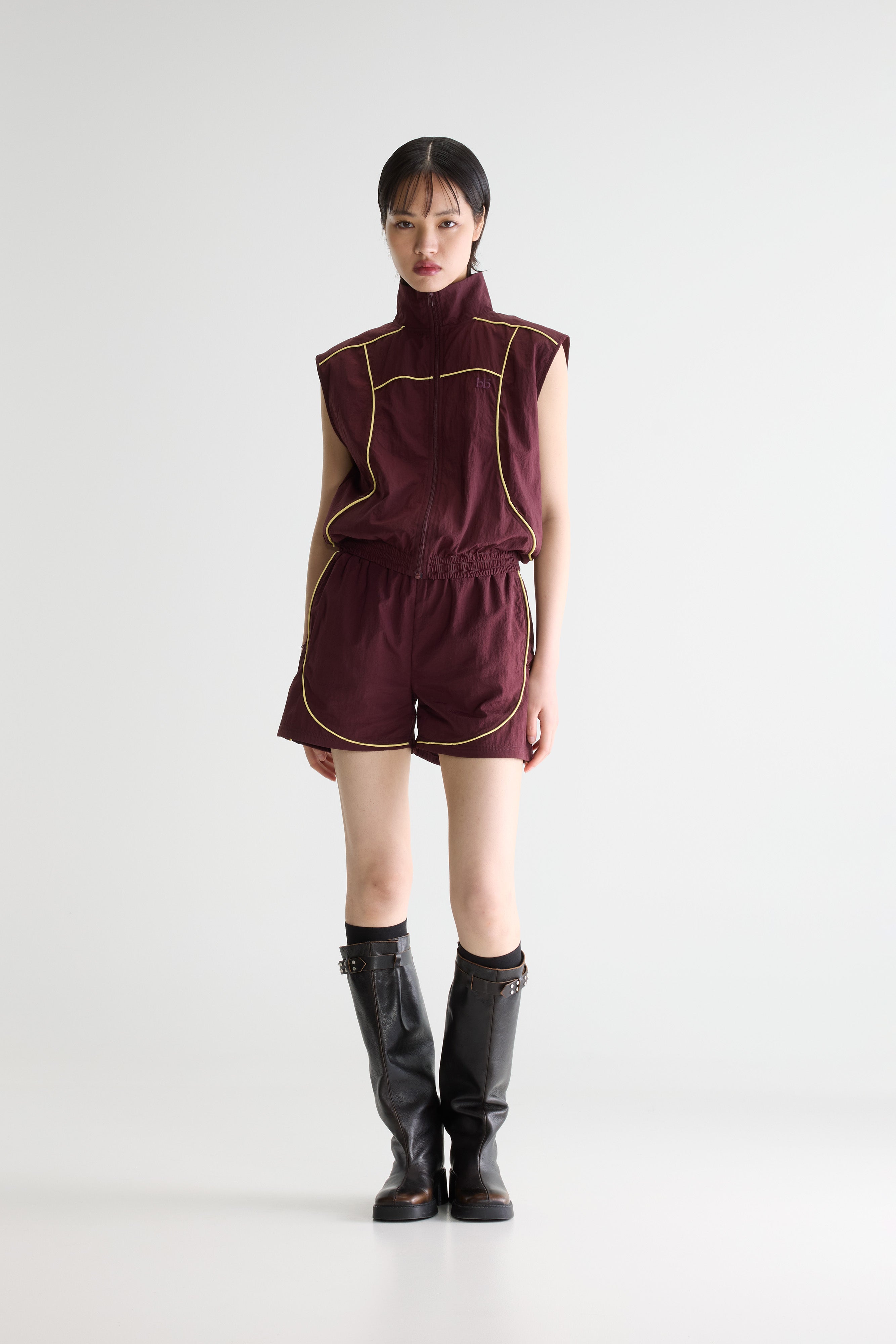 Tinta sleeveless sports veste (261 / W / WINE)