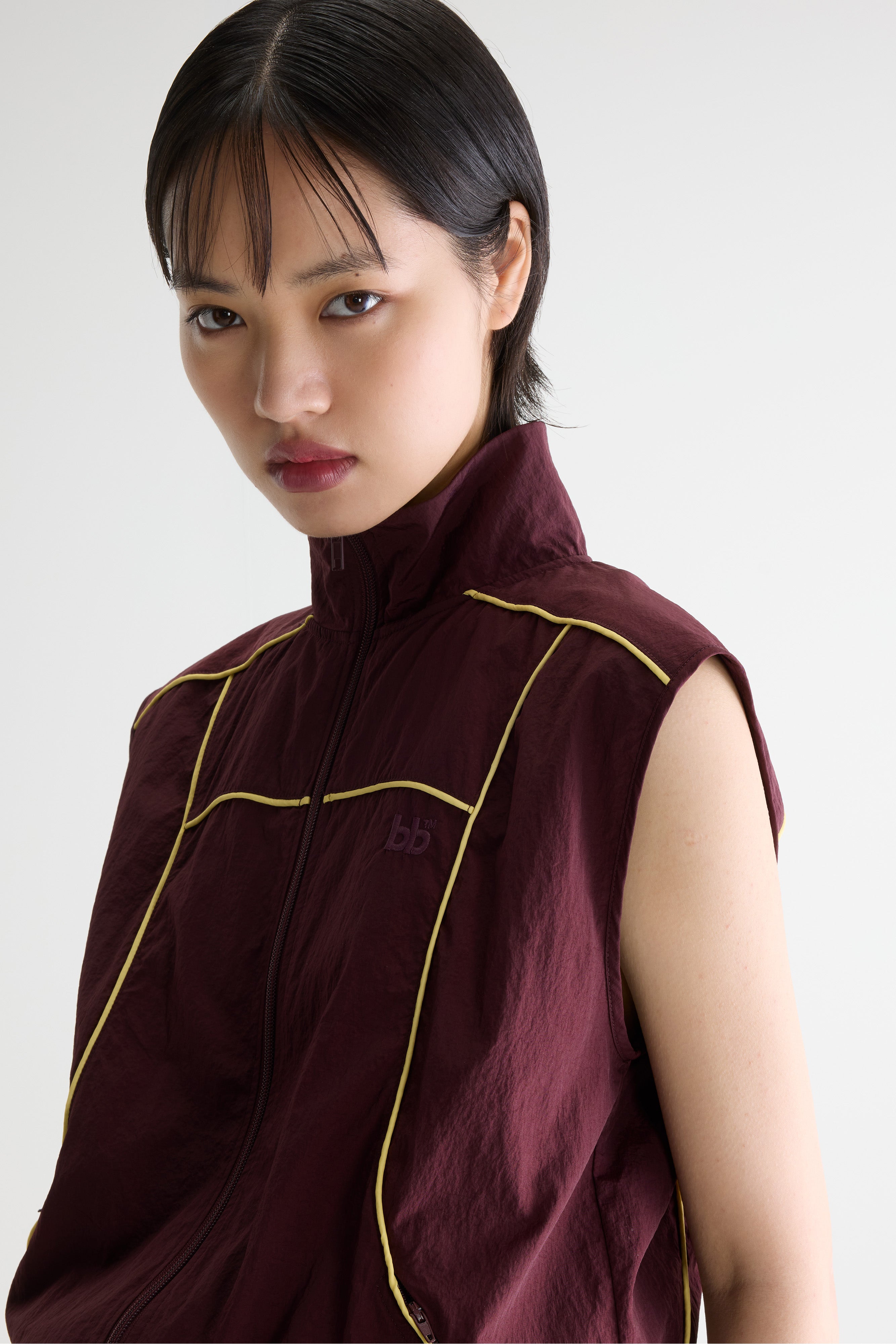 Tinta sleeveless sports veste (261 / W / WINE)