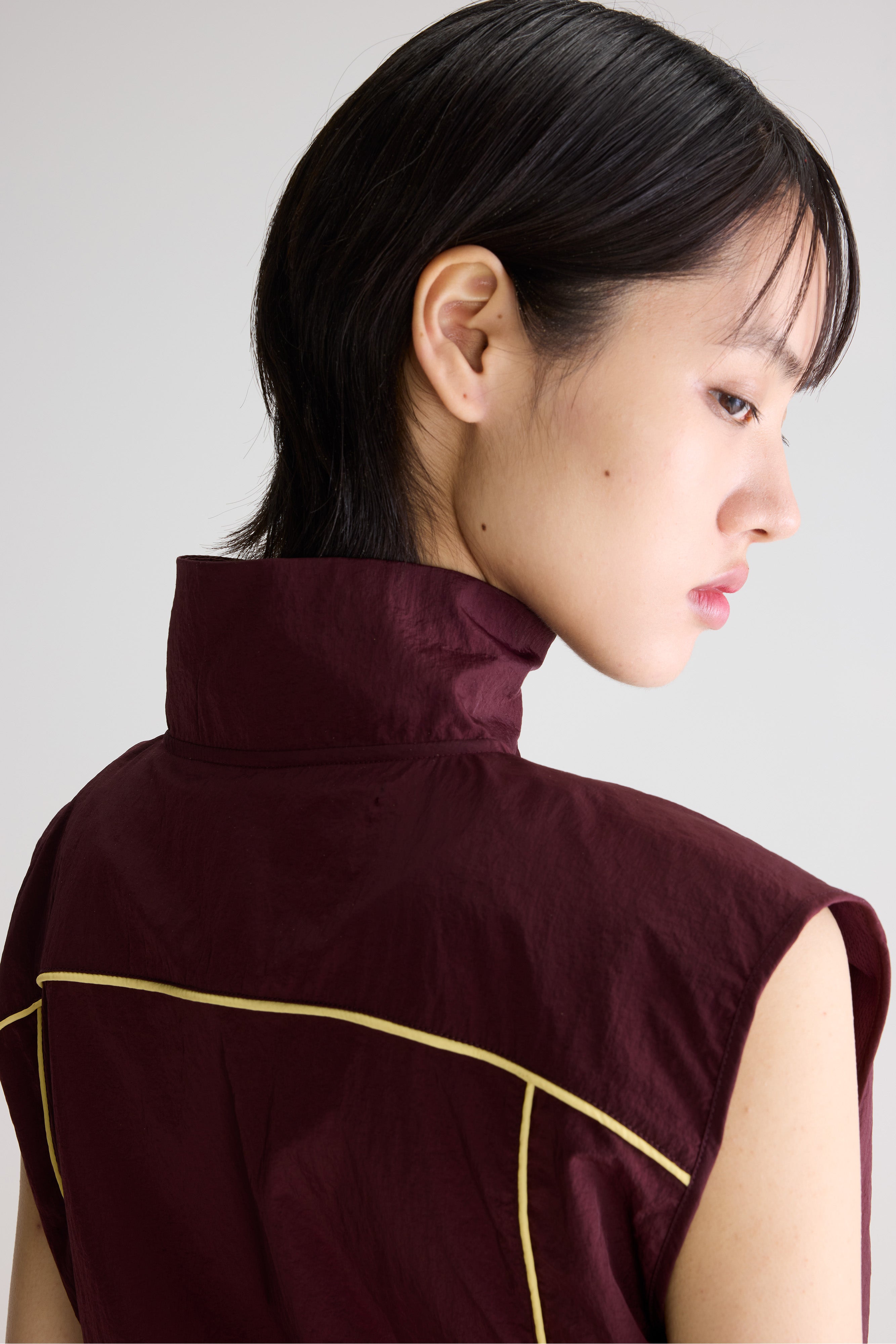 Tinta sleeveless sports veste (261 / W / WINE)