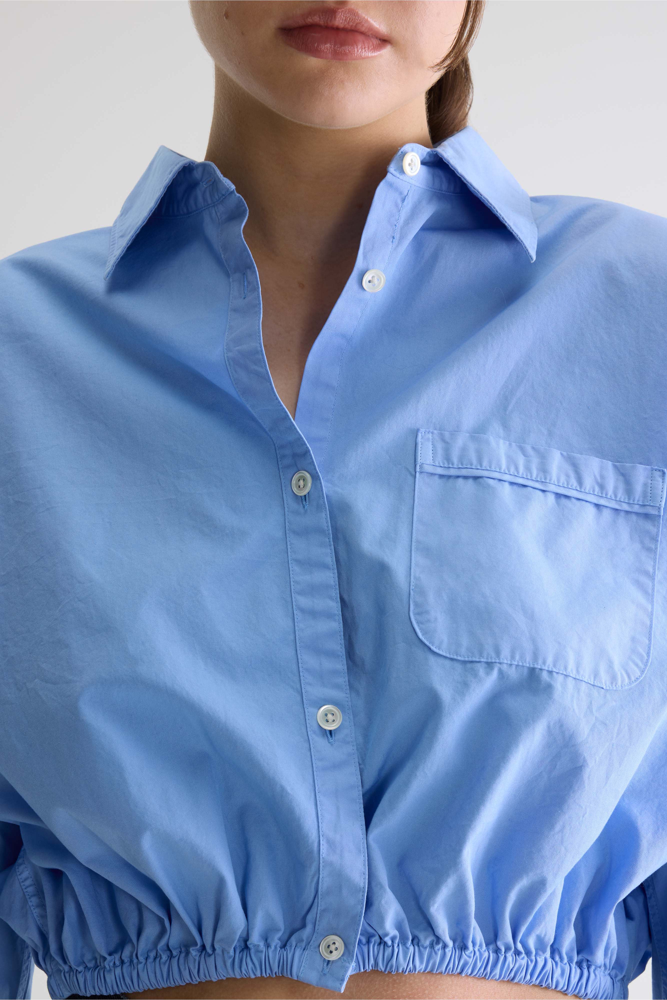 Gemma cropped shirt (261 / W / BLUE SHIRT)