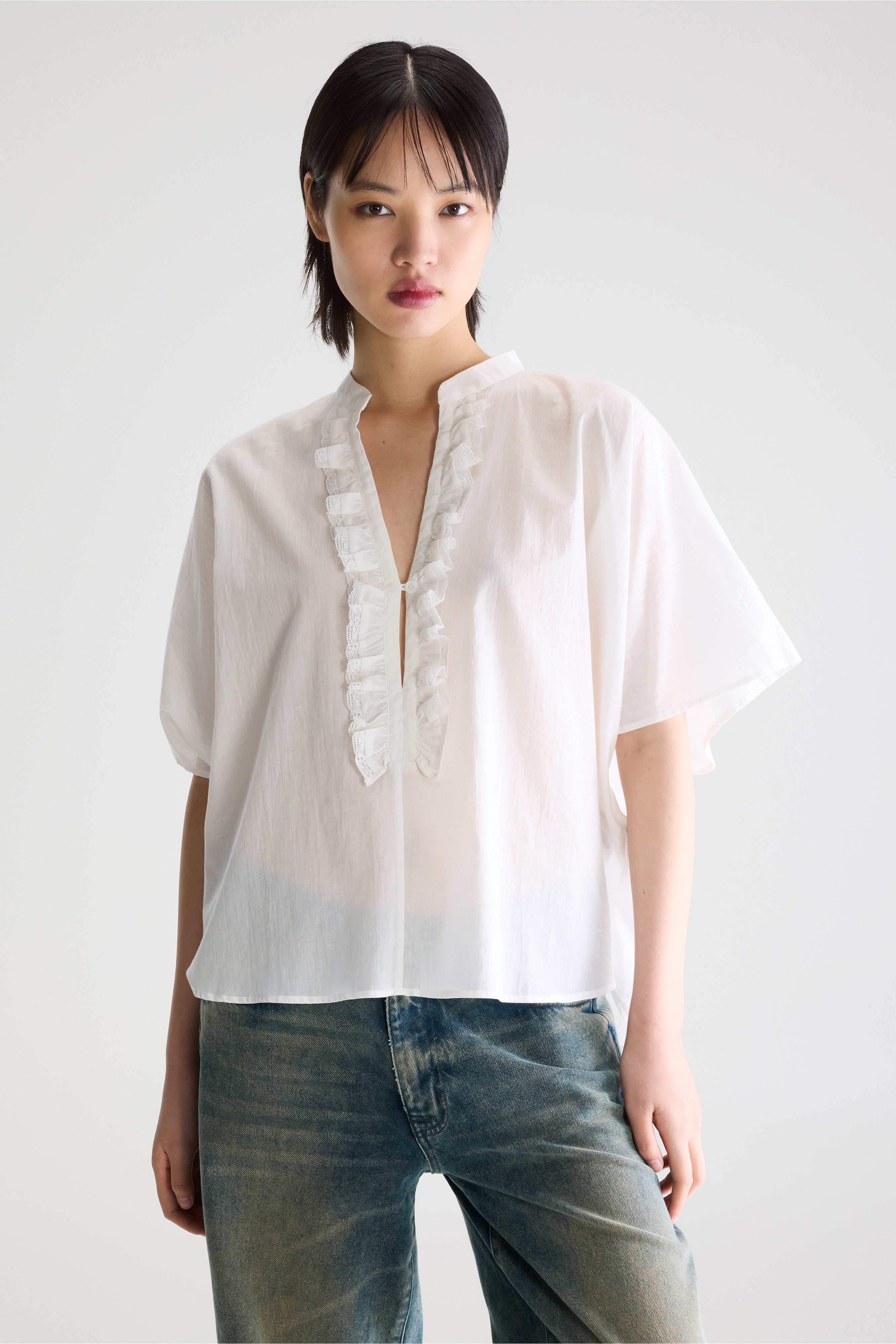 Dahlia ruffled blouse (261 / W / WHITE)