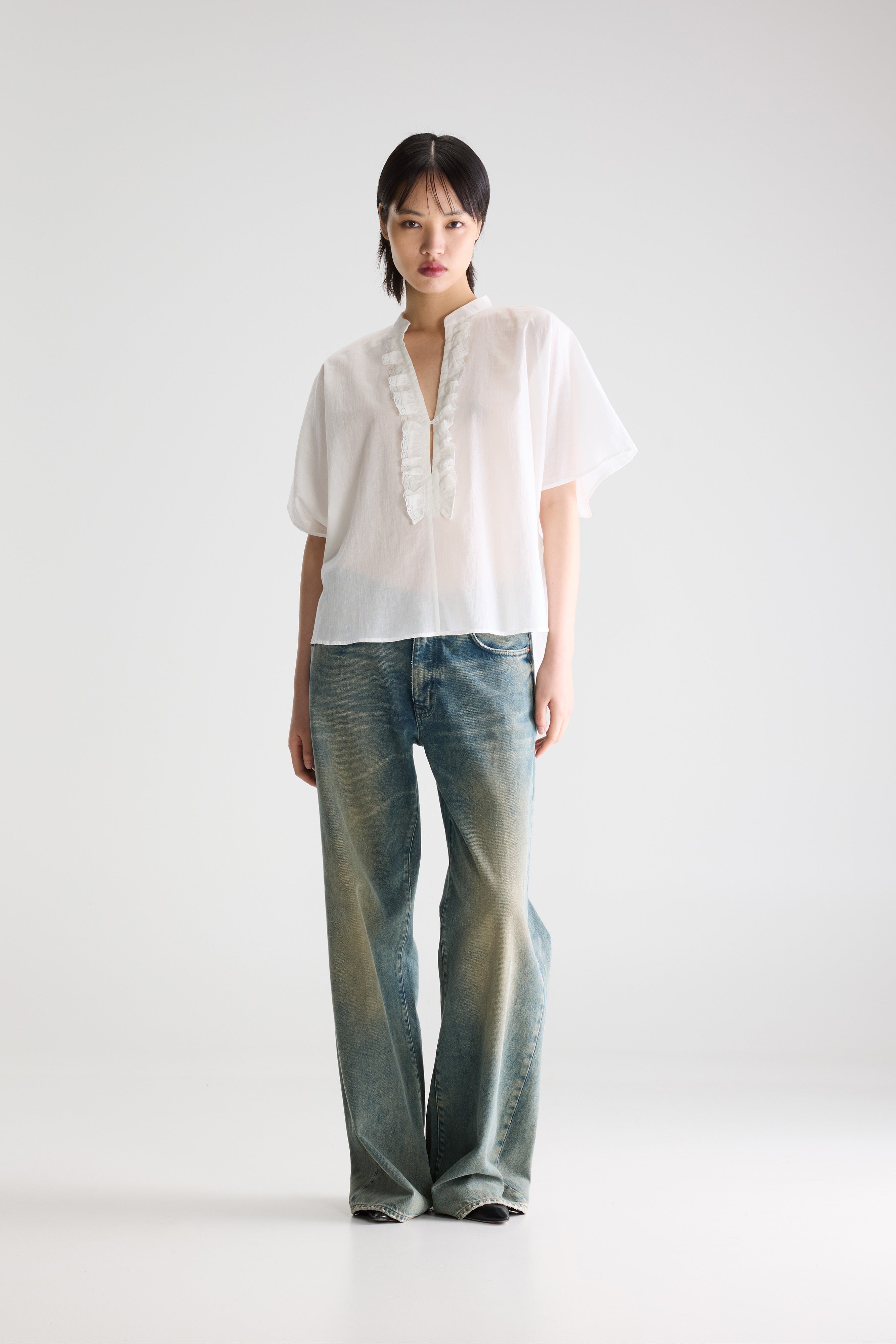 Dahlia ruffled blouse (261 / W / WHITE)