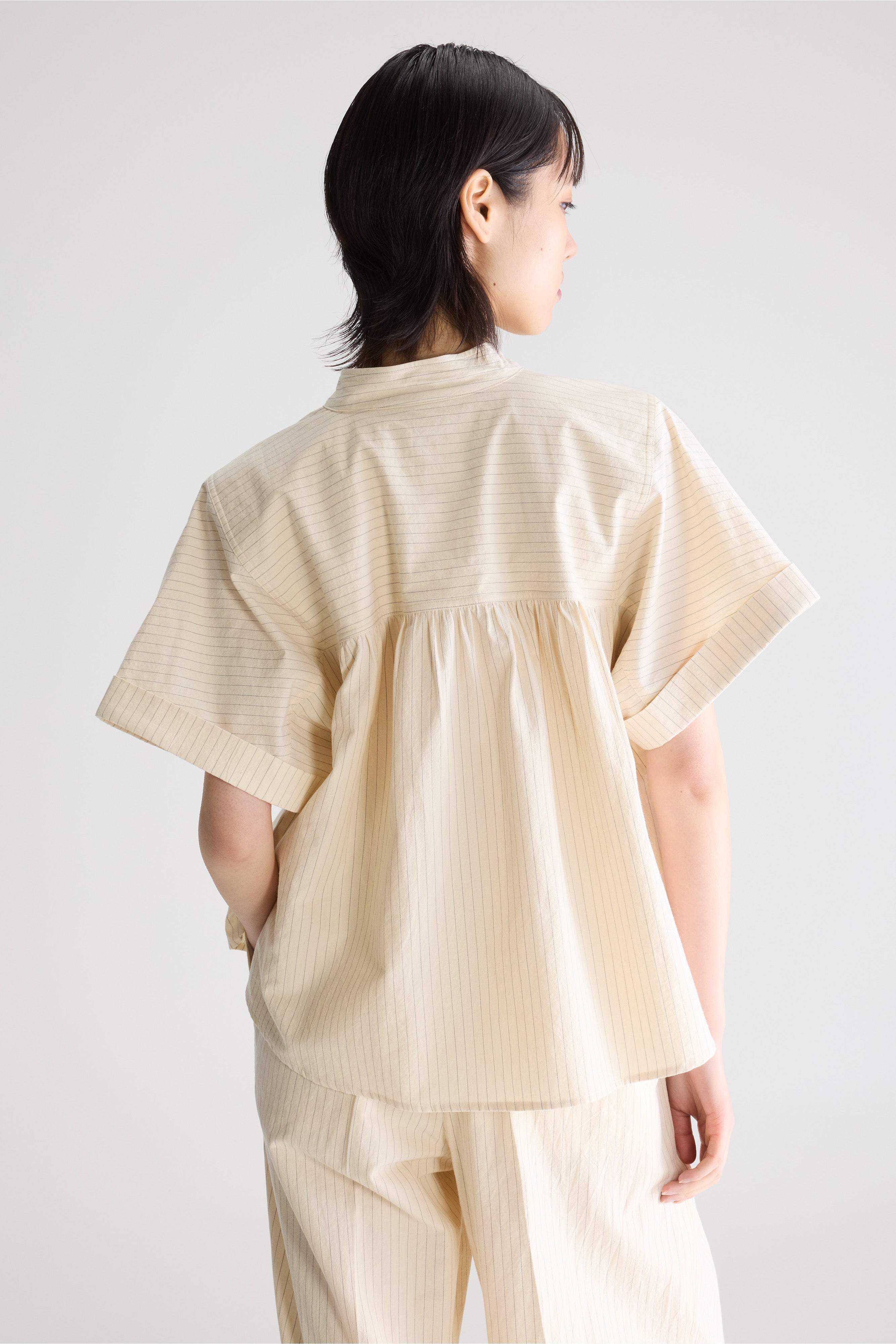 Pear short-sleeve blouse (261 / W / STRIPE A)