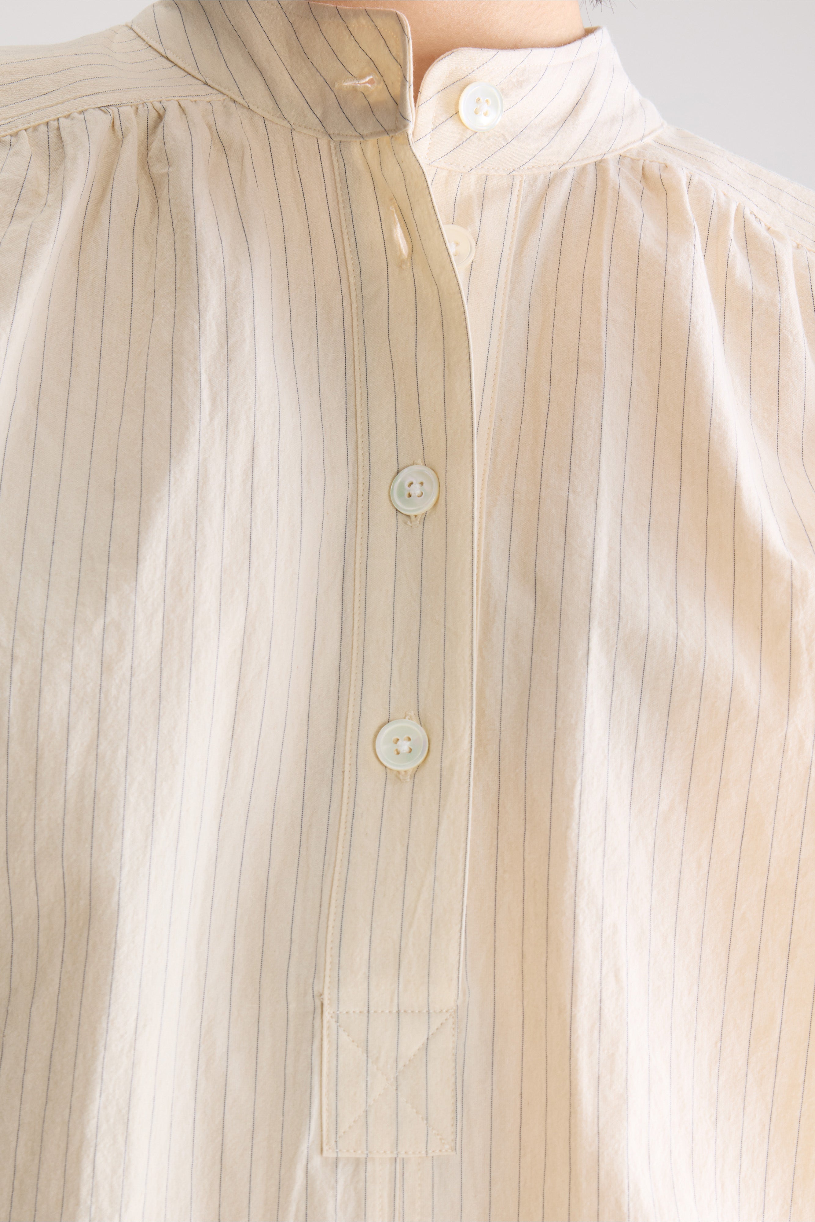 Pear short-sleeve blouse (261 / W / STRIPE A)