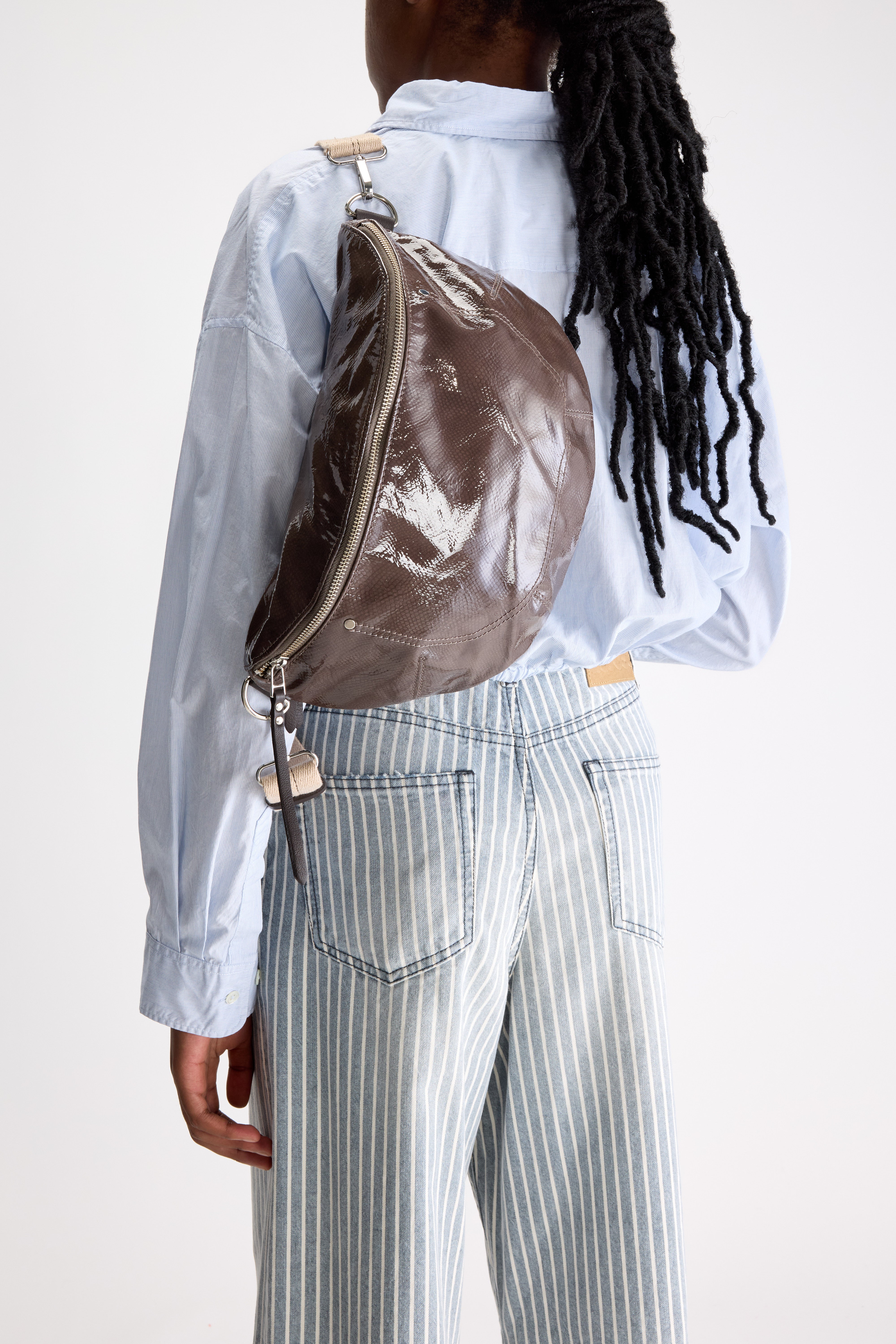 Souply sling bag (261 / W / IRON)