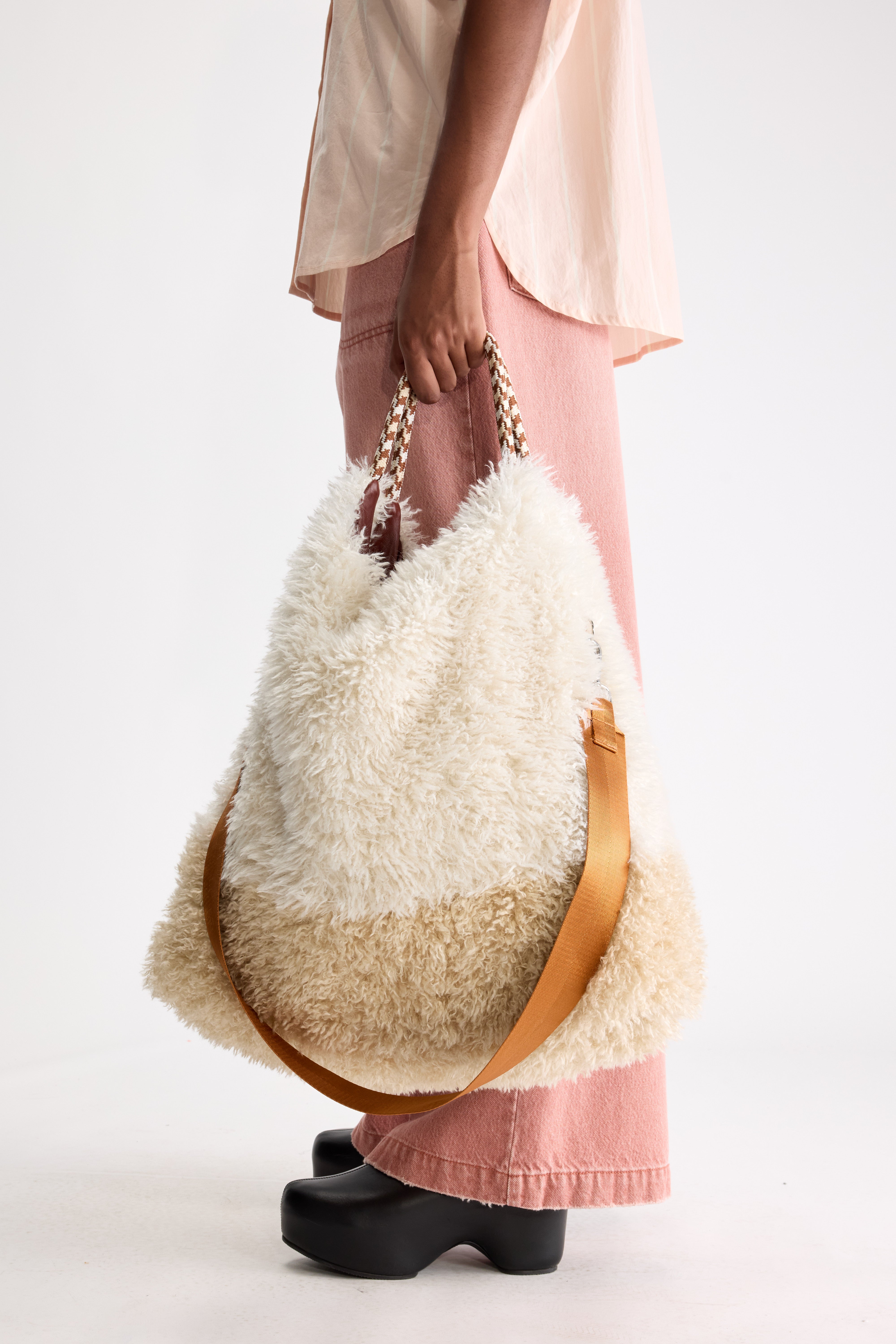 Helado shoulder bag (261 / W / LOTUS)