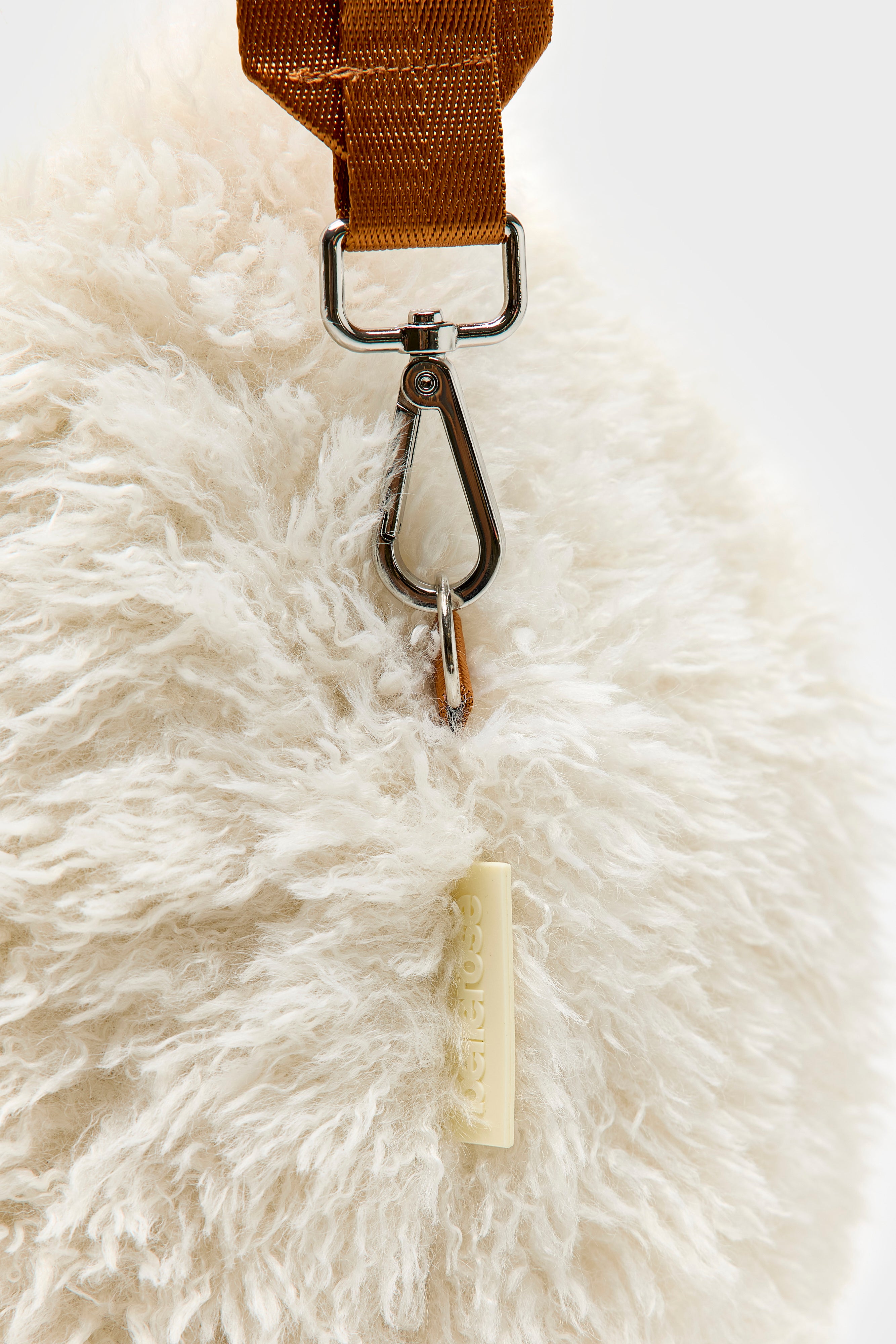 Helado shoulder bag (261 / W / LOTUS)