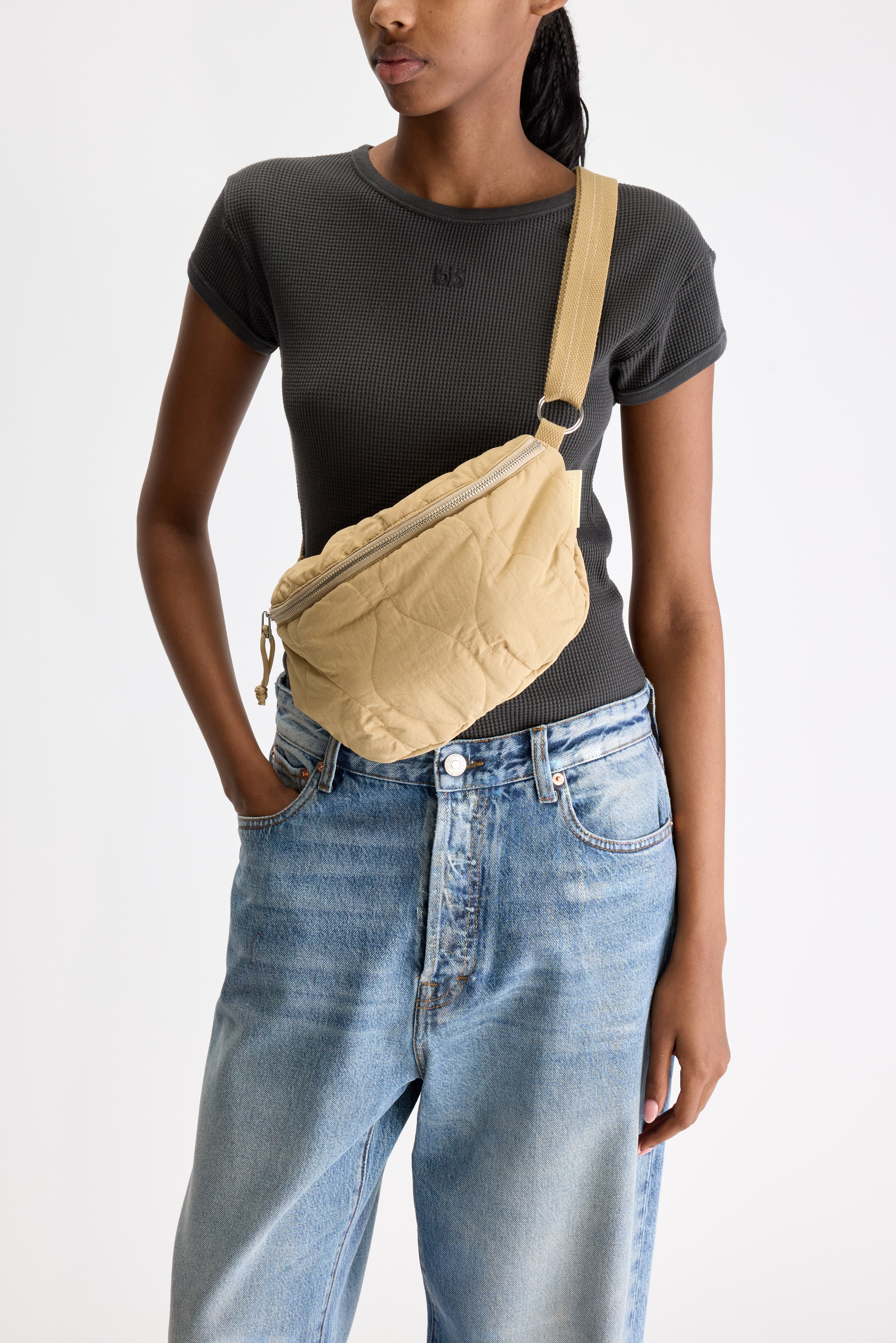 Hosie sling bag (261 / W / RAFIA)