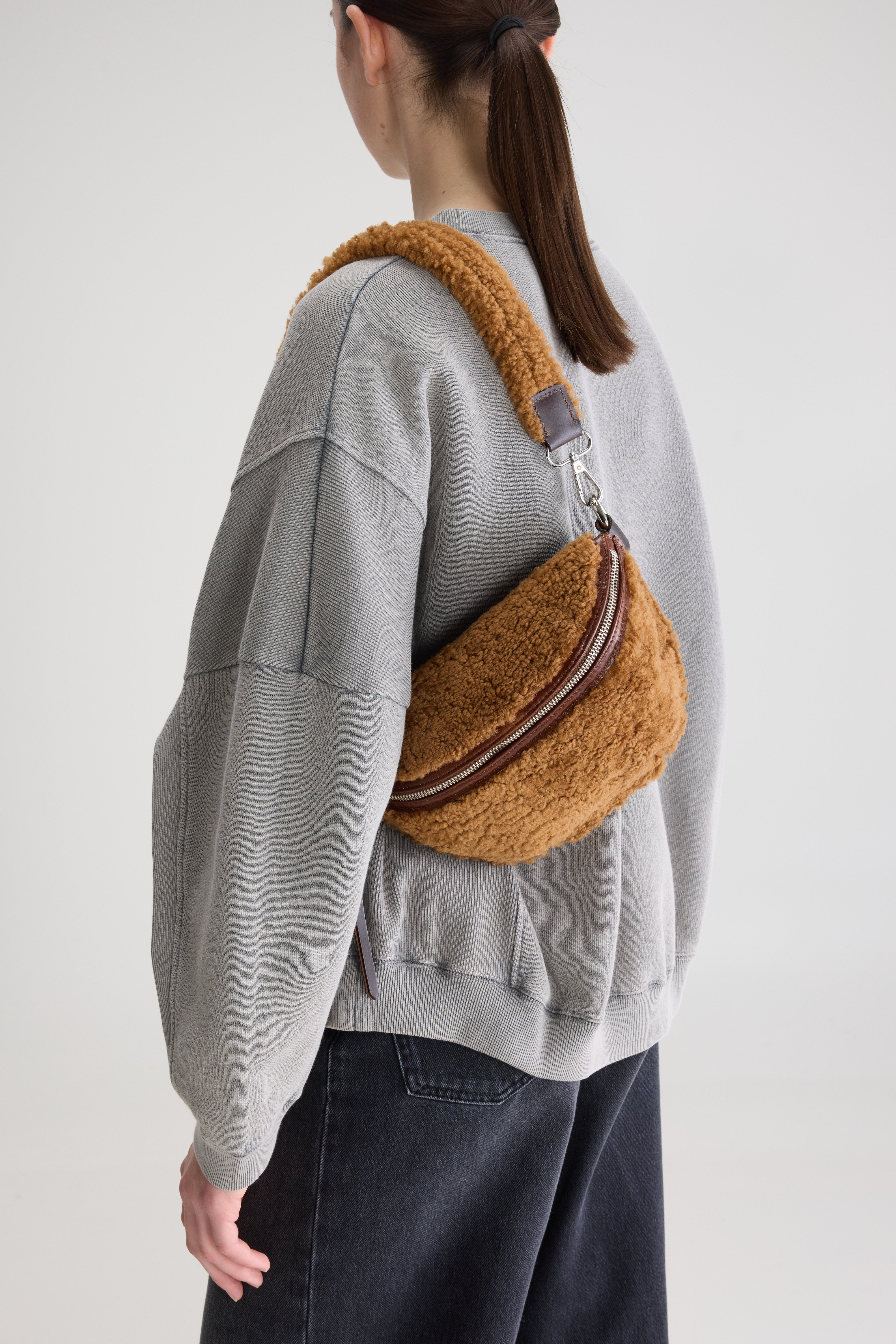 Rosie sling bag (262 / W / PECAN)
