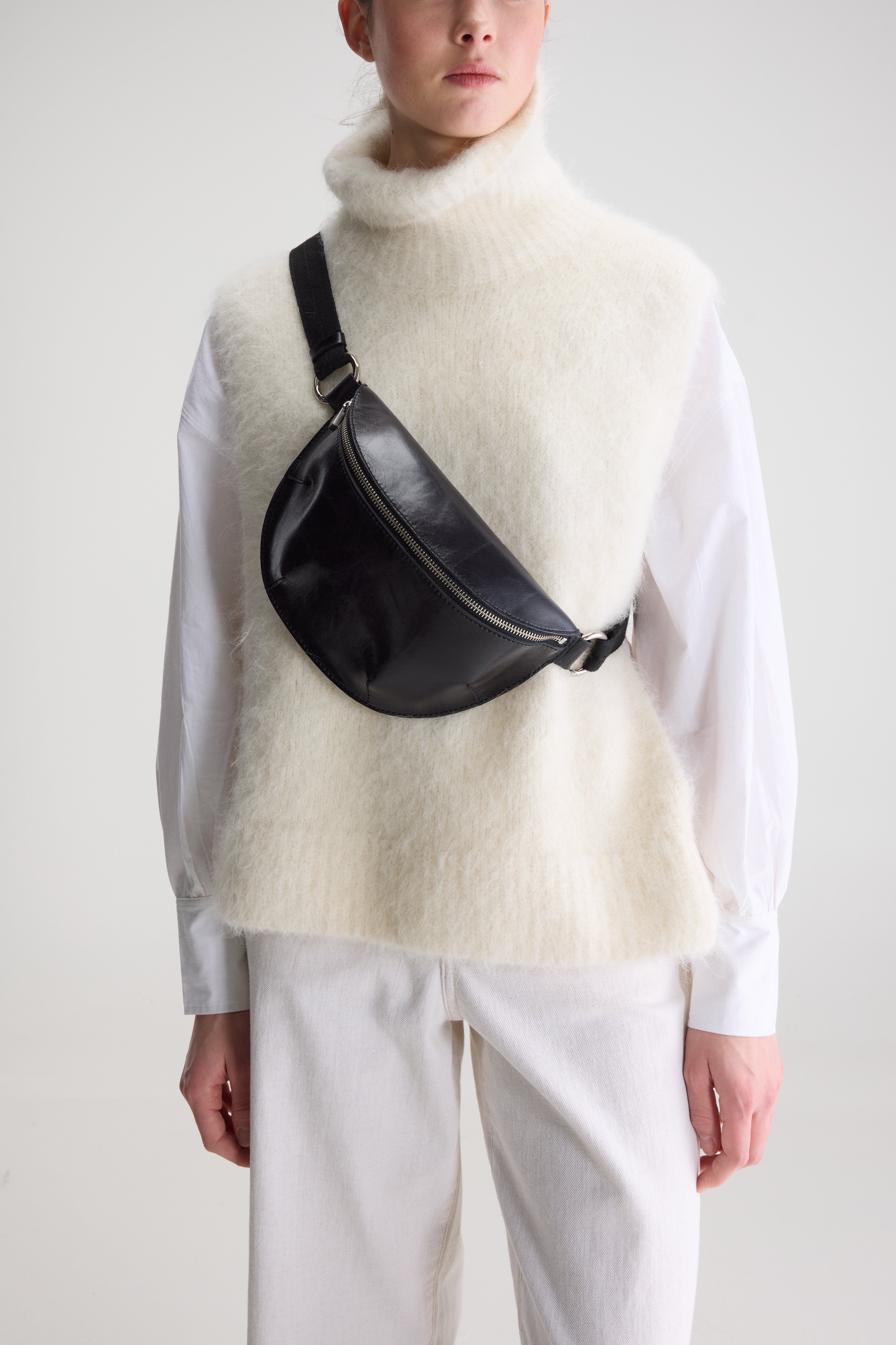 Rosie sling bag (262 / W / BLACK BEAUTY)