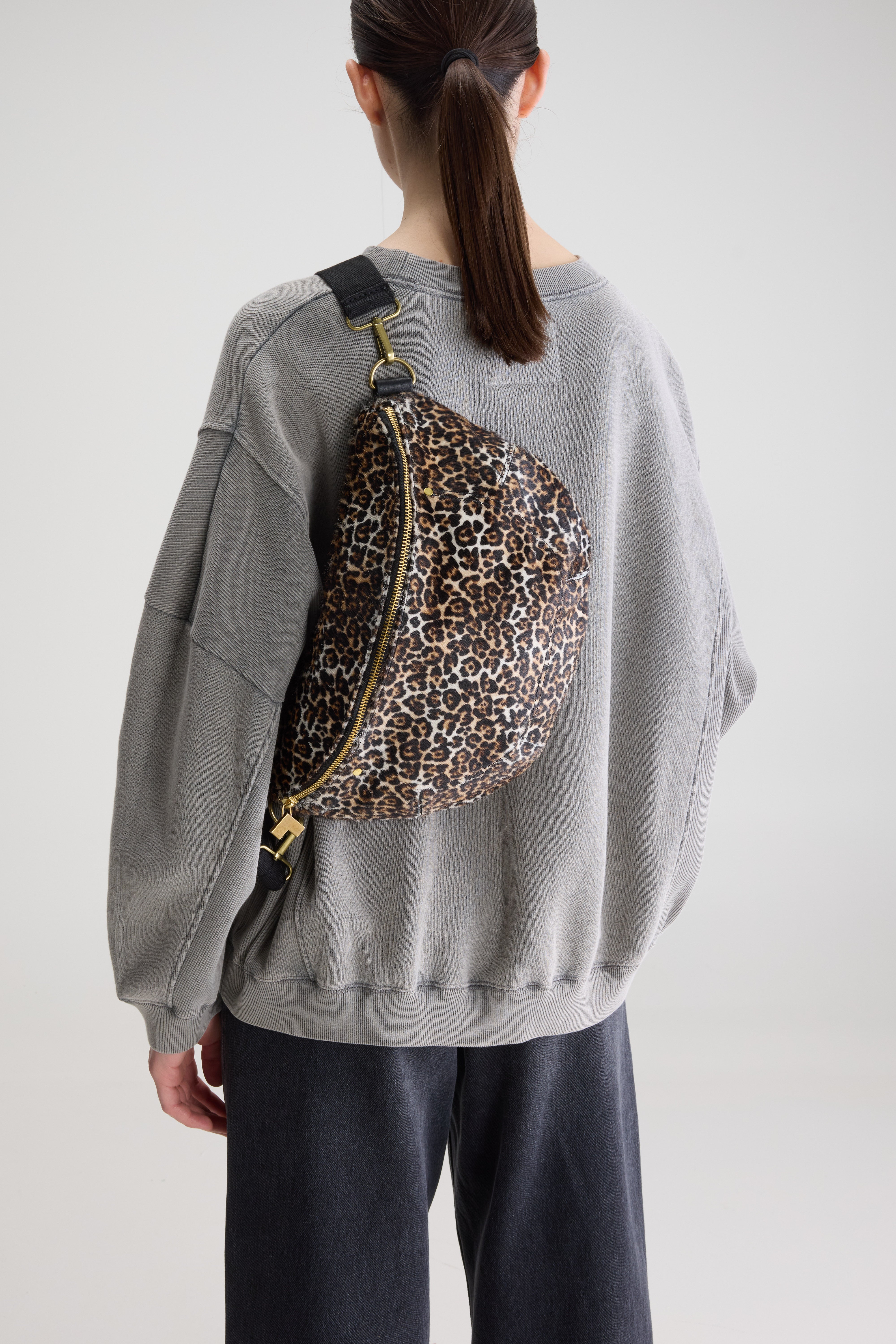 Souply sling bag met luipaardprint (262 / W / DISPLAY A)