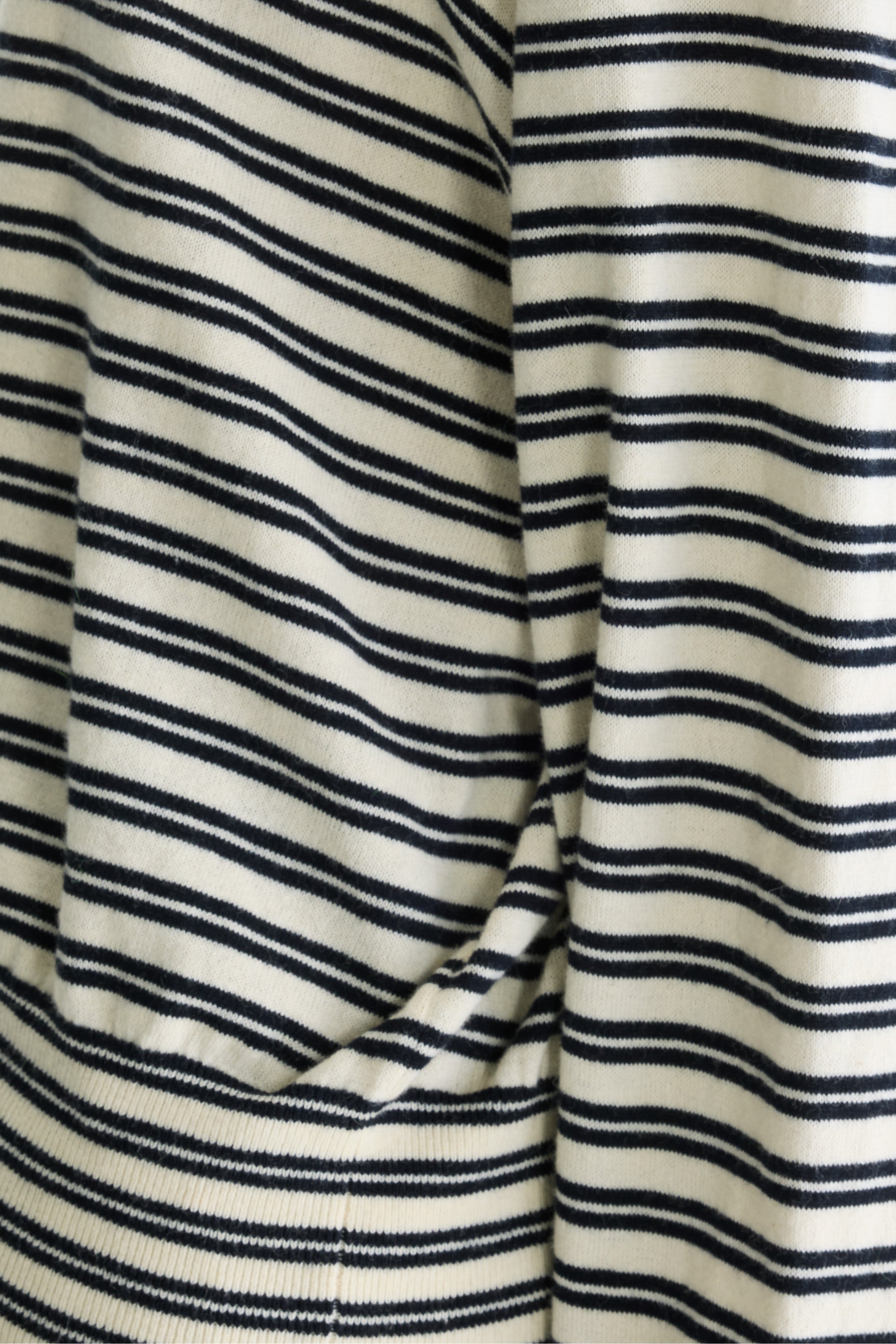 Gerhi relaxed sweater (262 / W / STRIPE A)