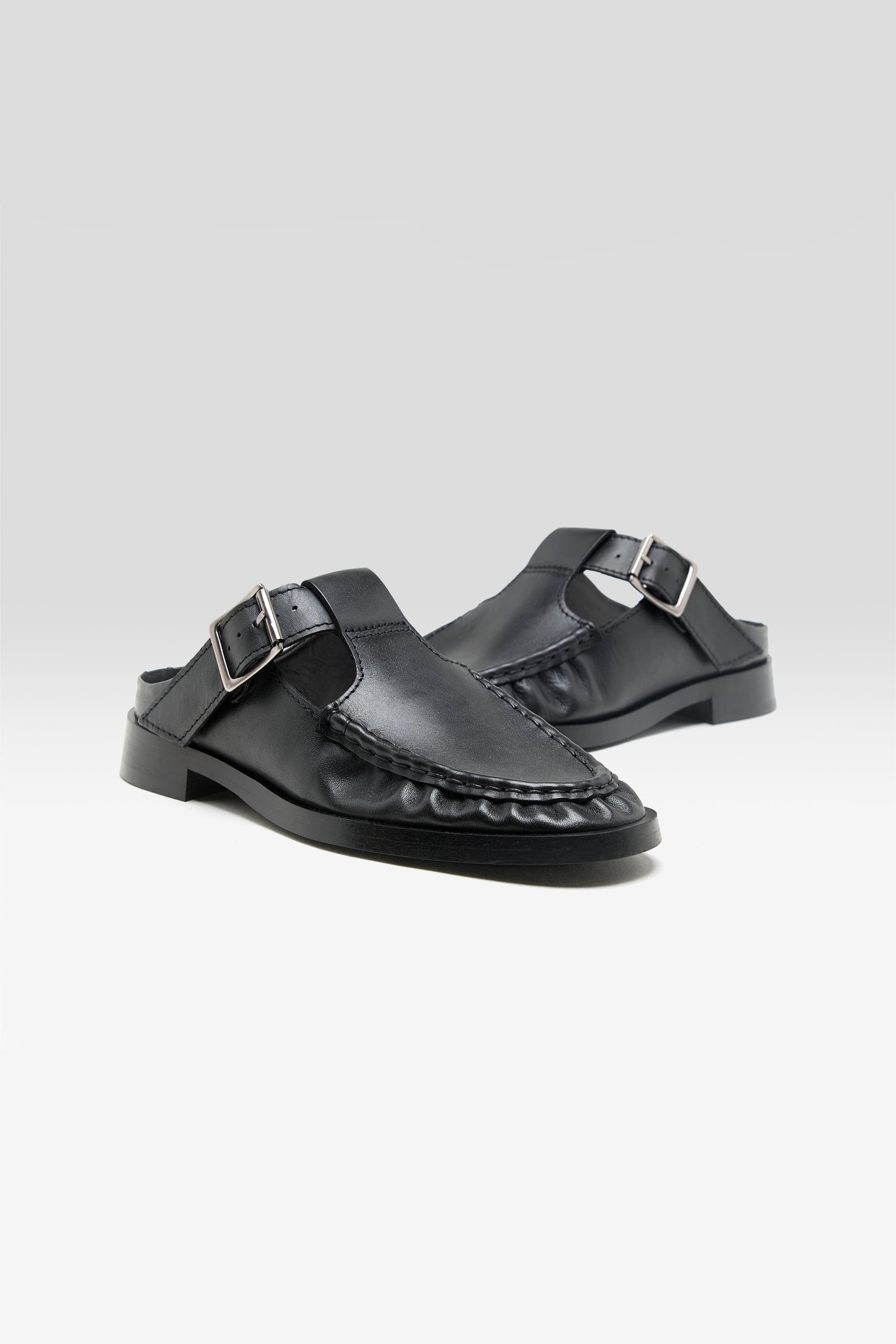 Gianna Mules (261 / W / BLACK)