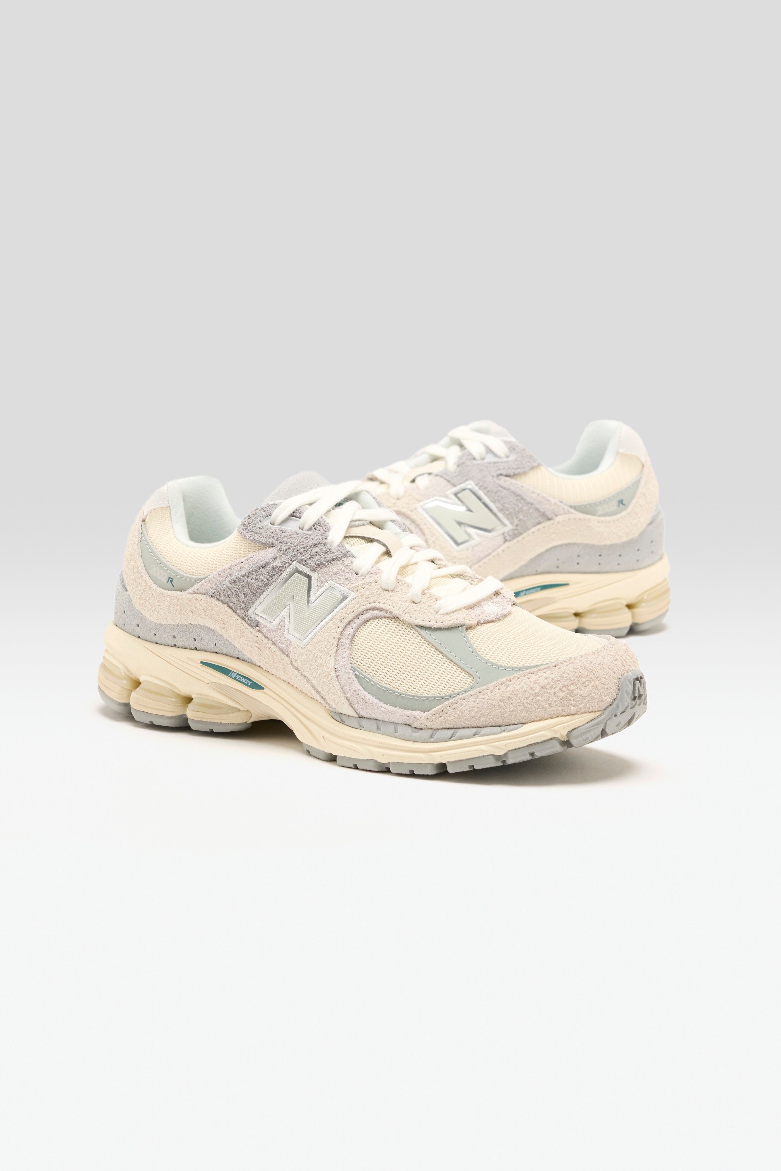 2002R pour Femme (251 / W / CREAM)