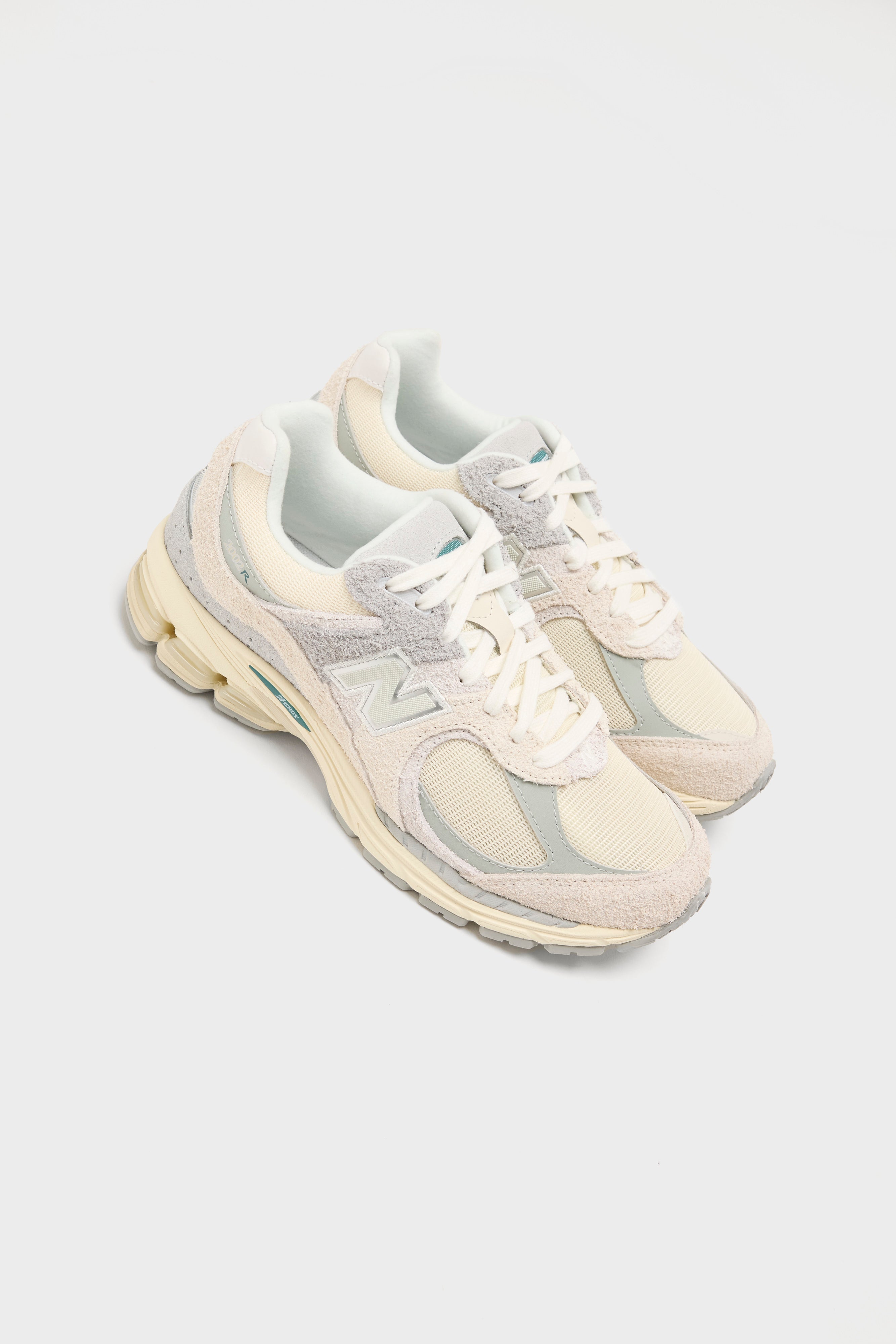 2002R pour Femme (251 / W / CREAM)