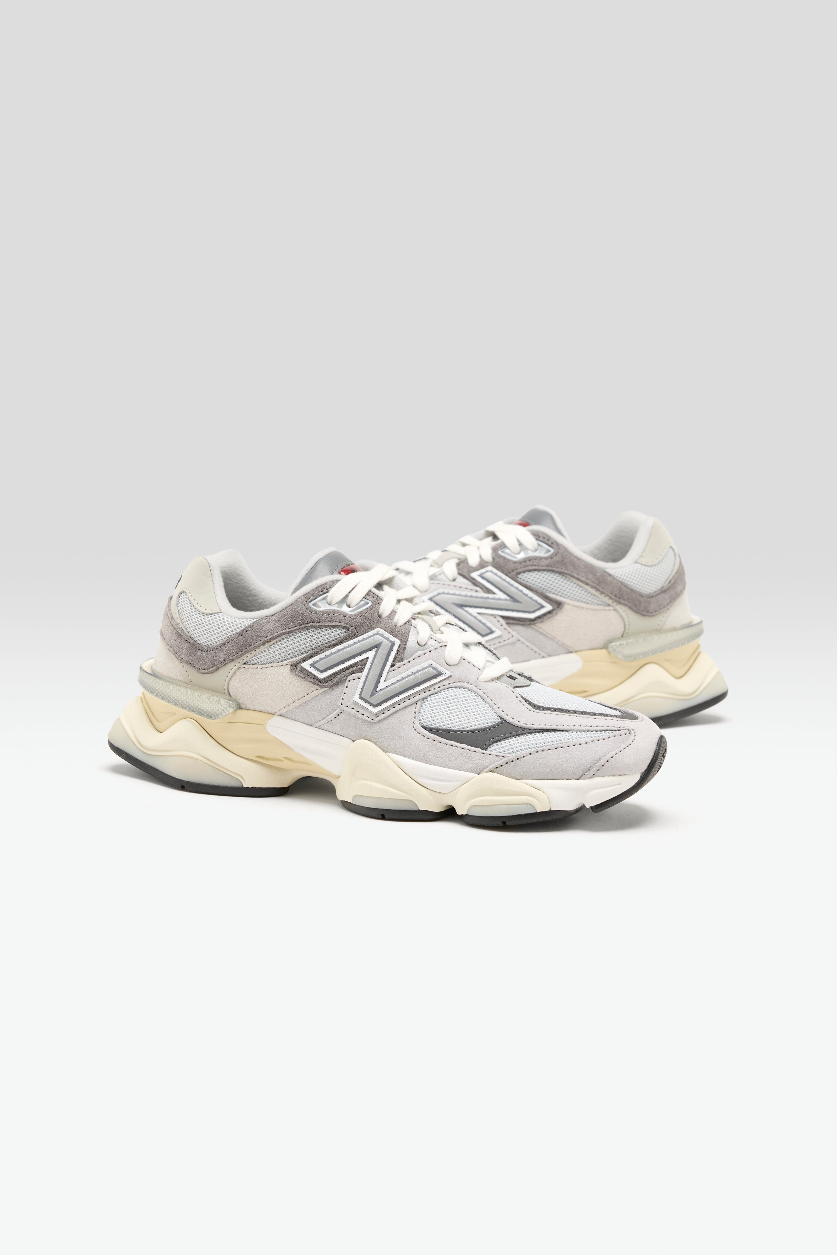 9060 pour Femme (241 / W / BROWN)