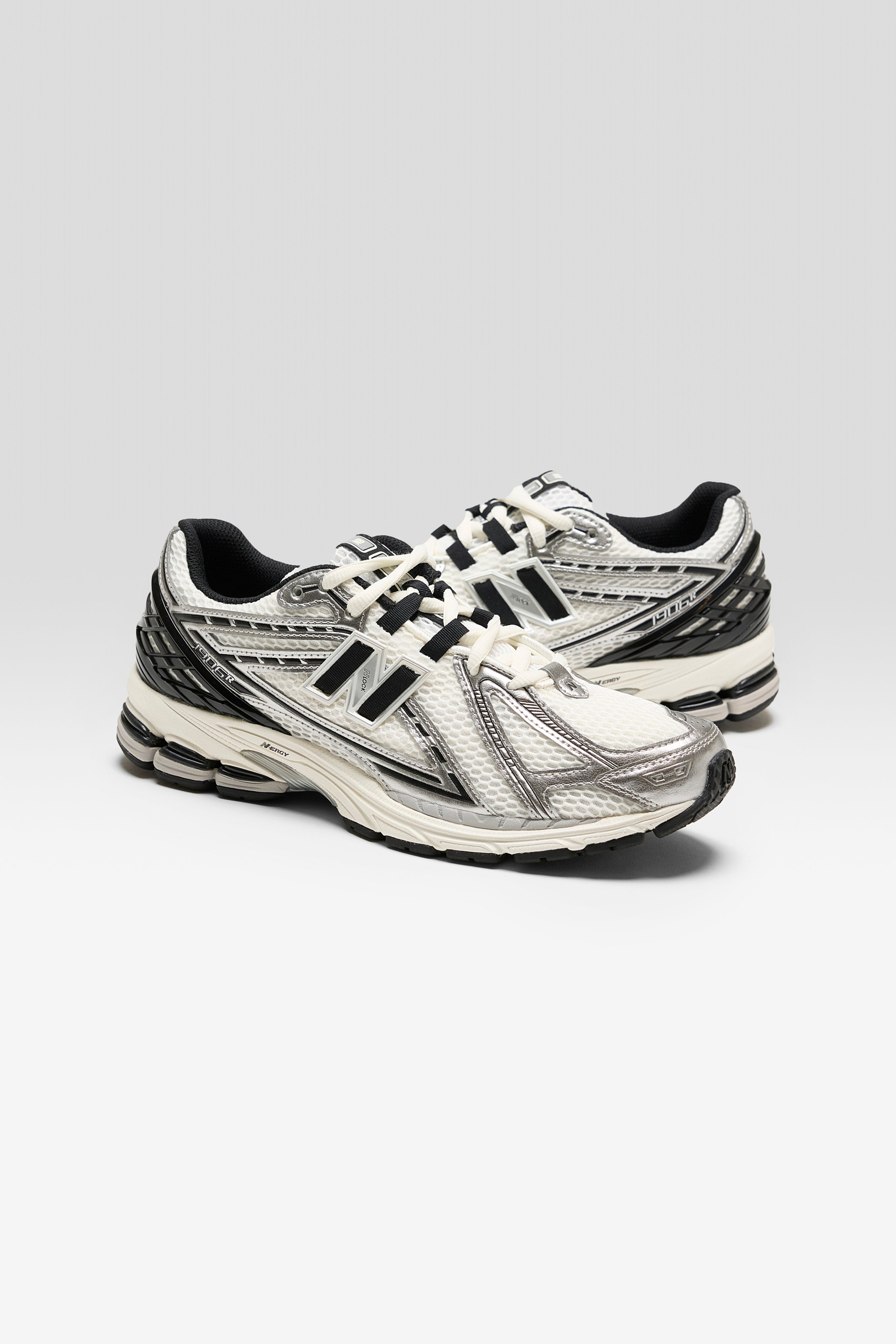 1906R pour Homme (242 / M / GREY)