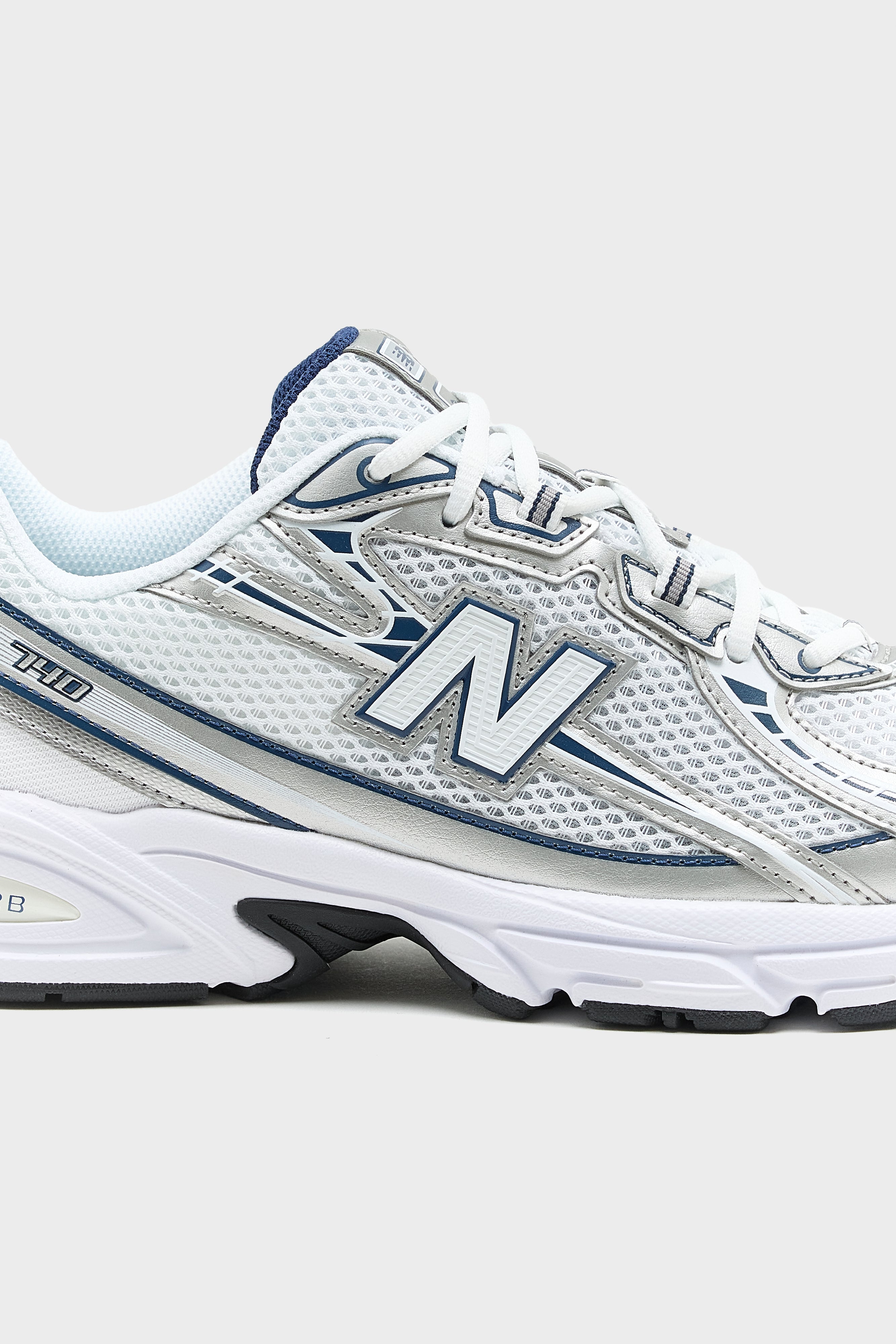 740 for Men (252 / M / WHITE)