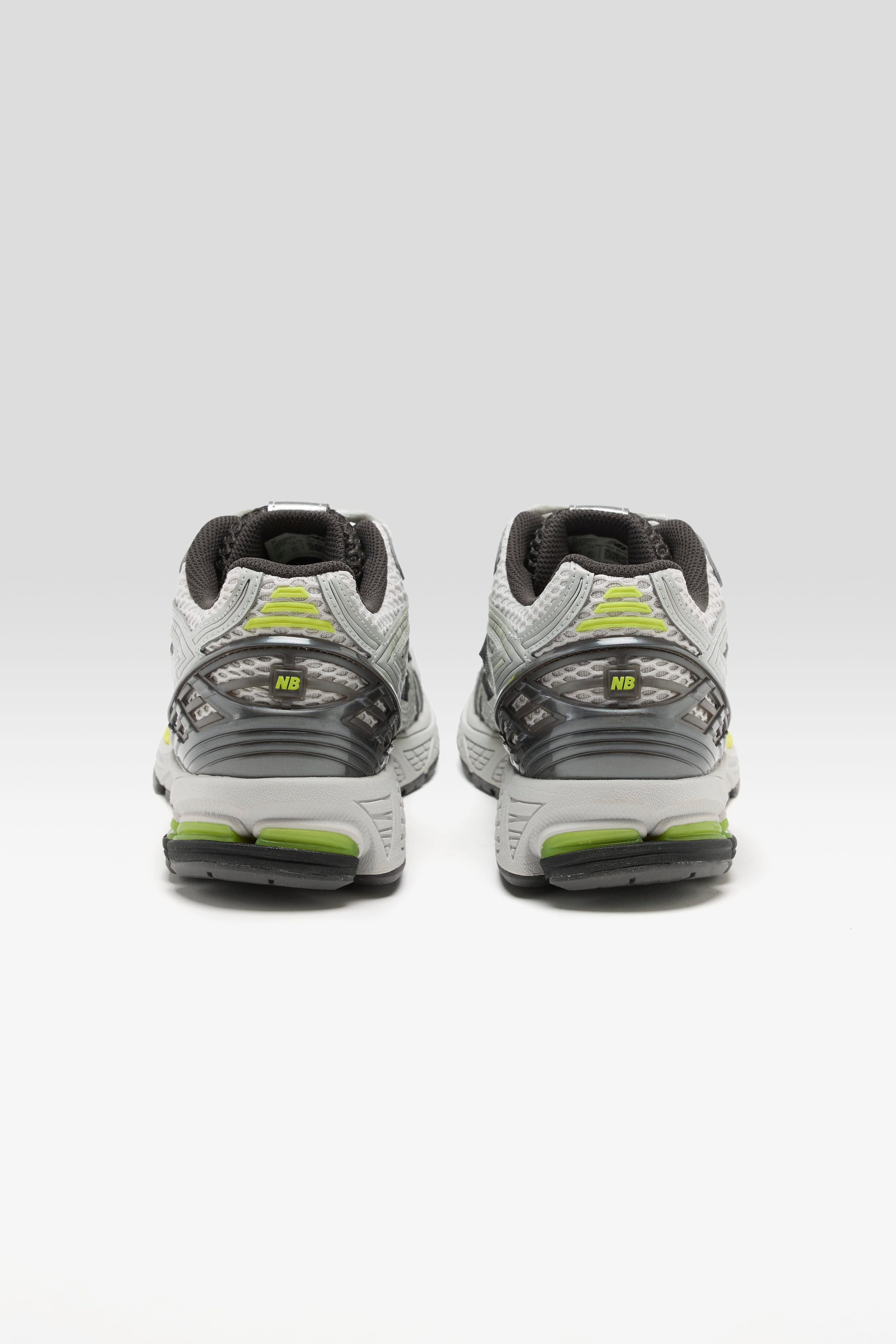 1906R pour Homme (261 / M / SILVER)