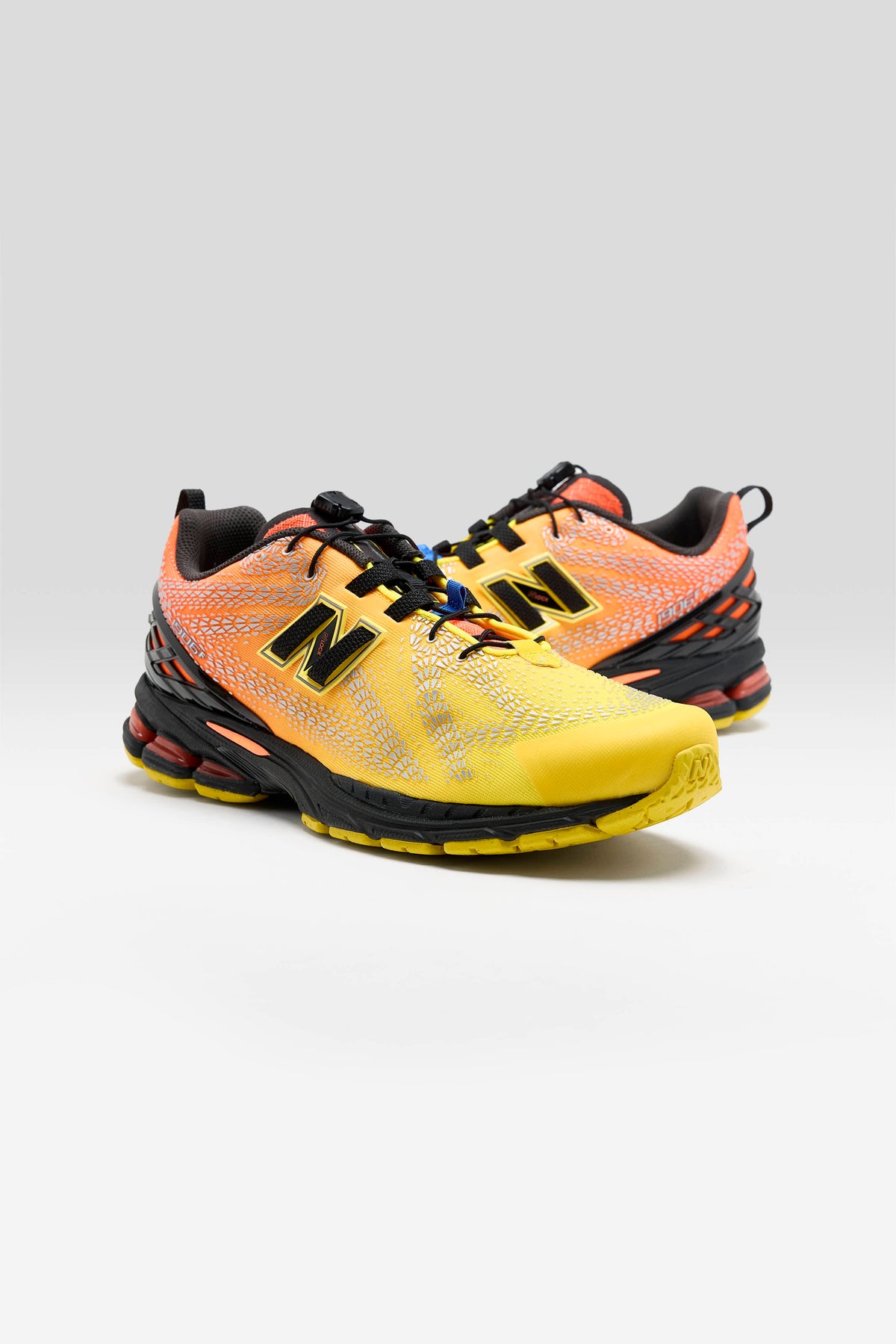 1906F for Men (261 / M / ORANGE FLUO)