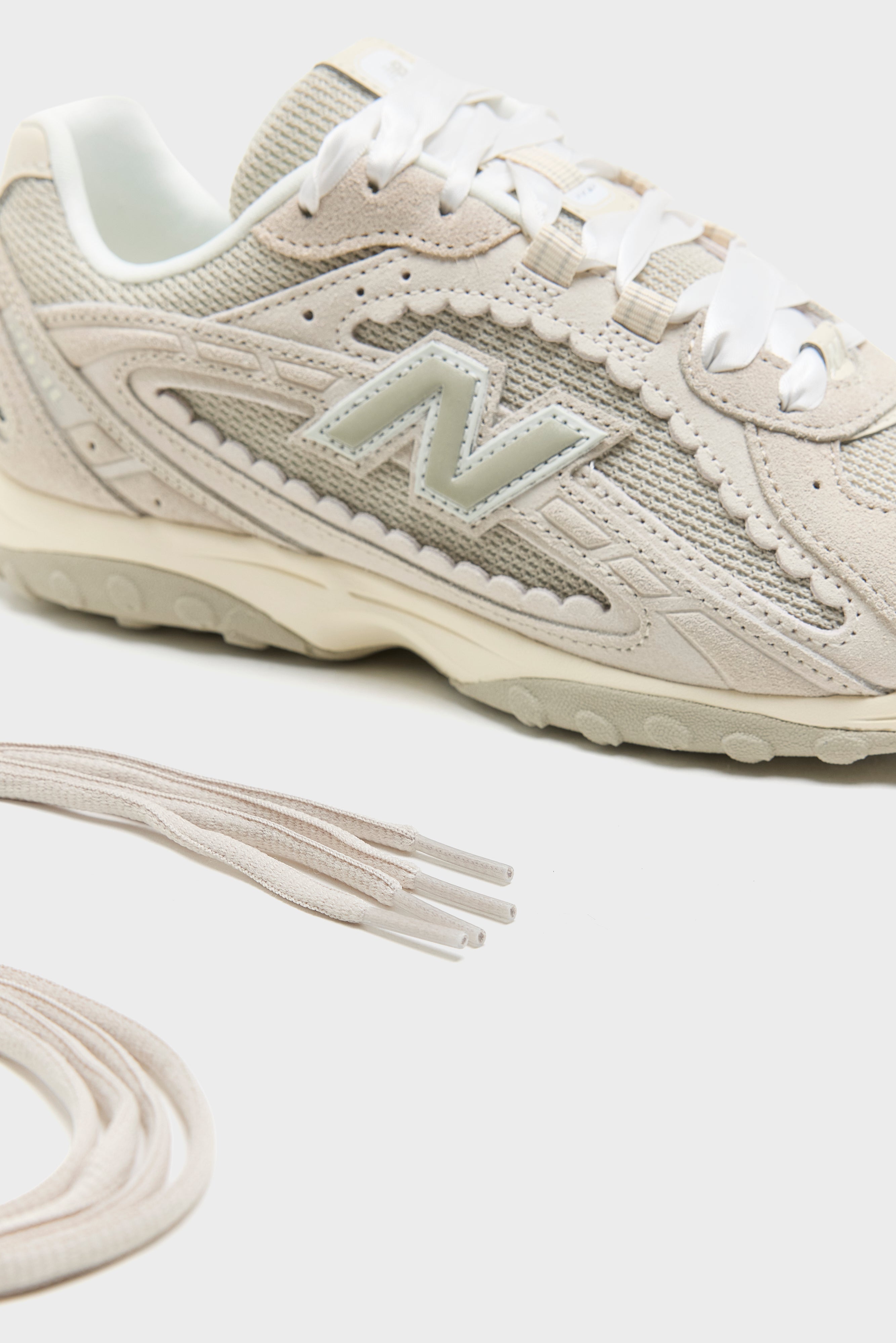 204L Scallop for Women (261 / W / OFF WHITE)