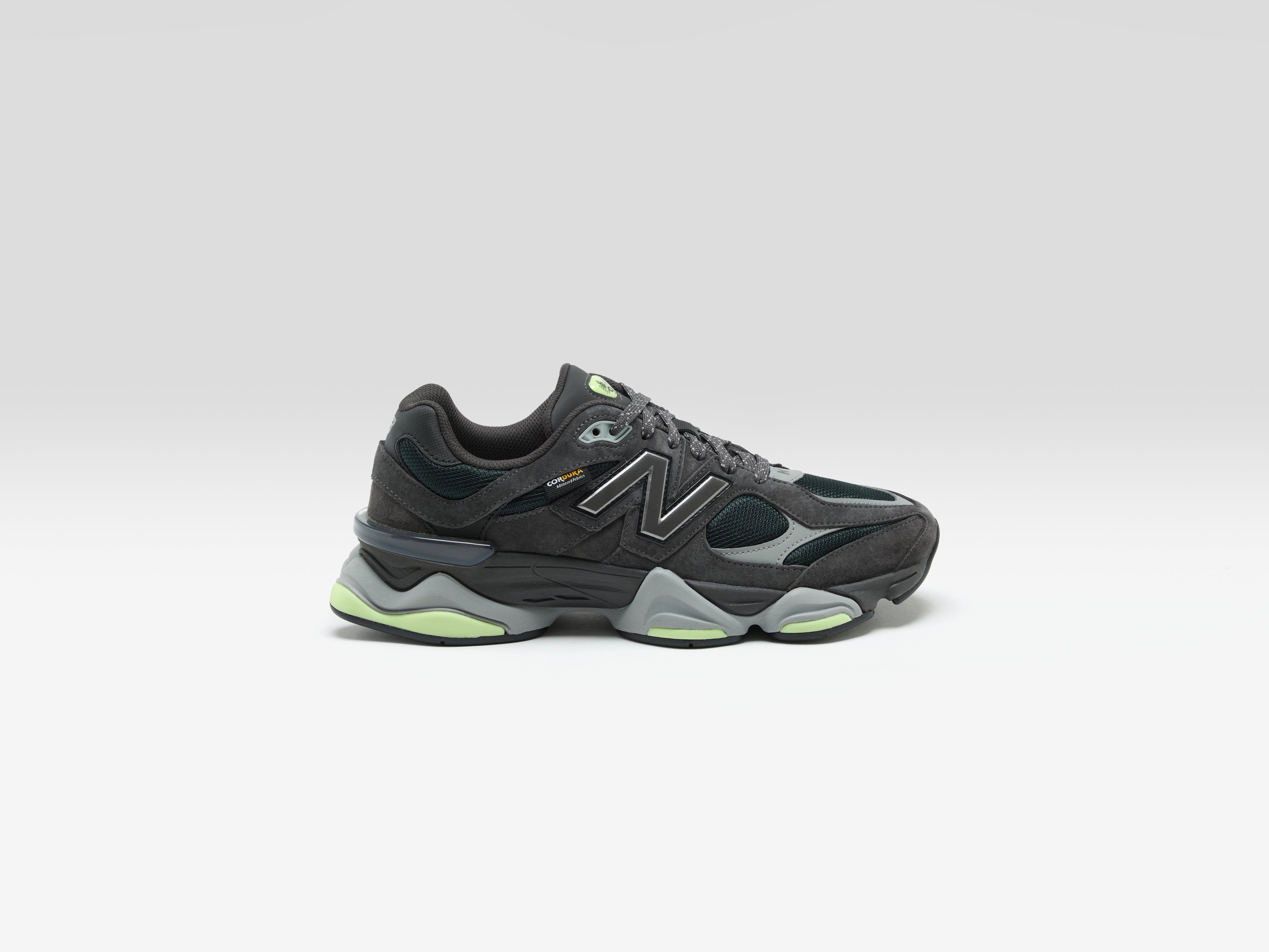 9060 for Men (261 / M / CEMENT)
