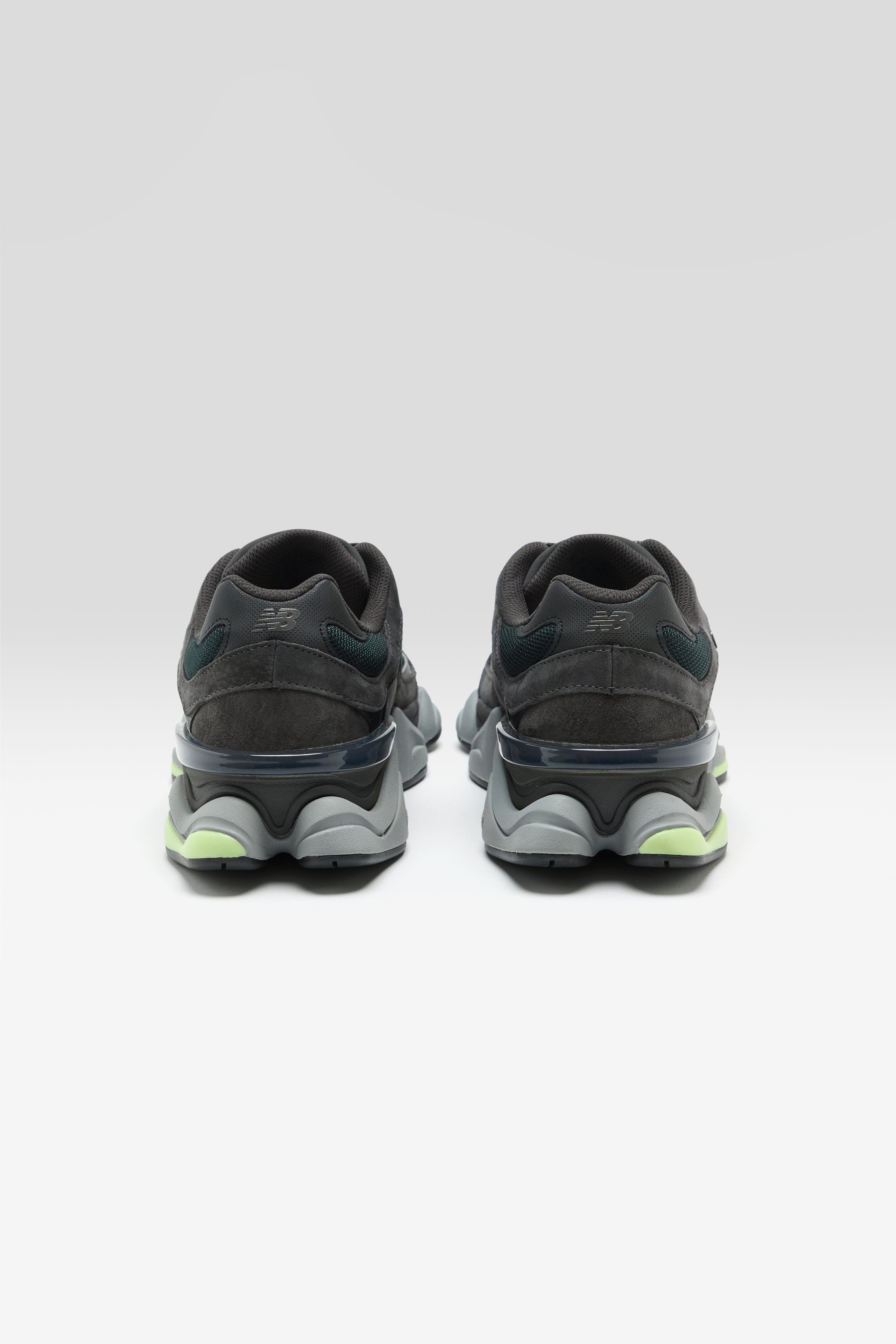 9060 for Men (261 / M / CEMENT)