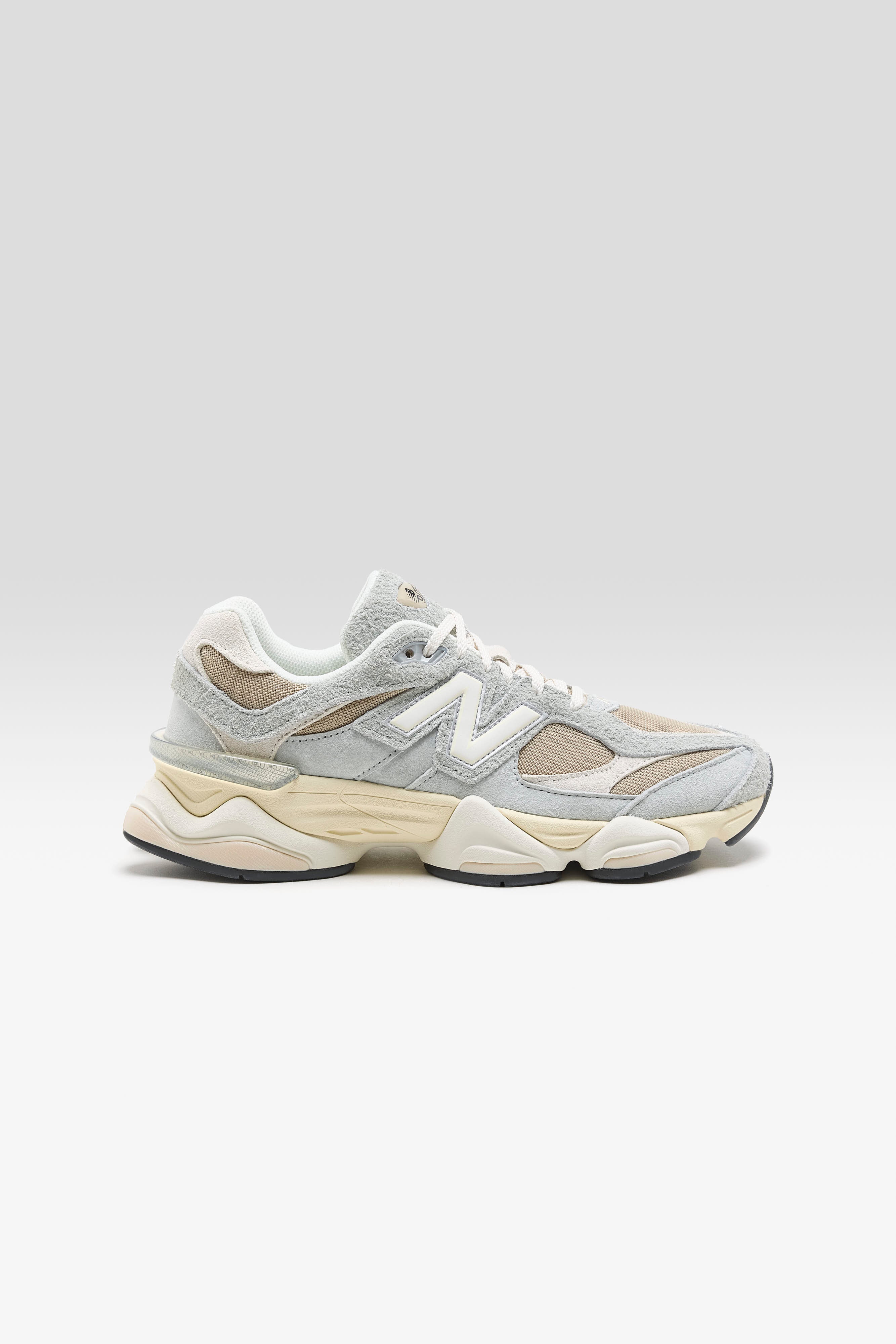 9060 for Men (261 / M / GREY)
