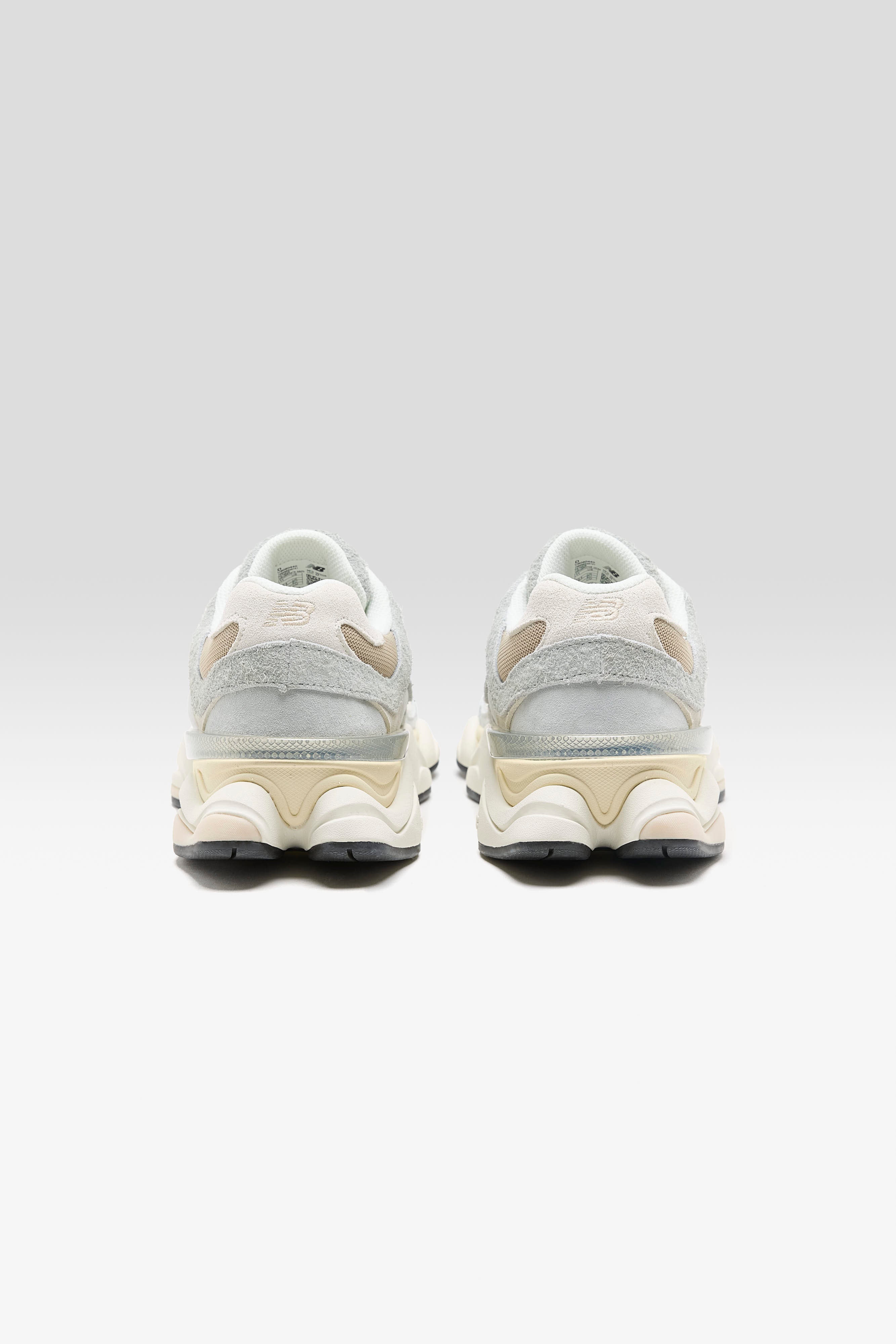9060 for Men (261 / M / GREY)