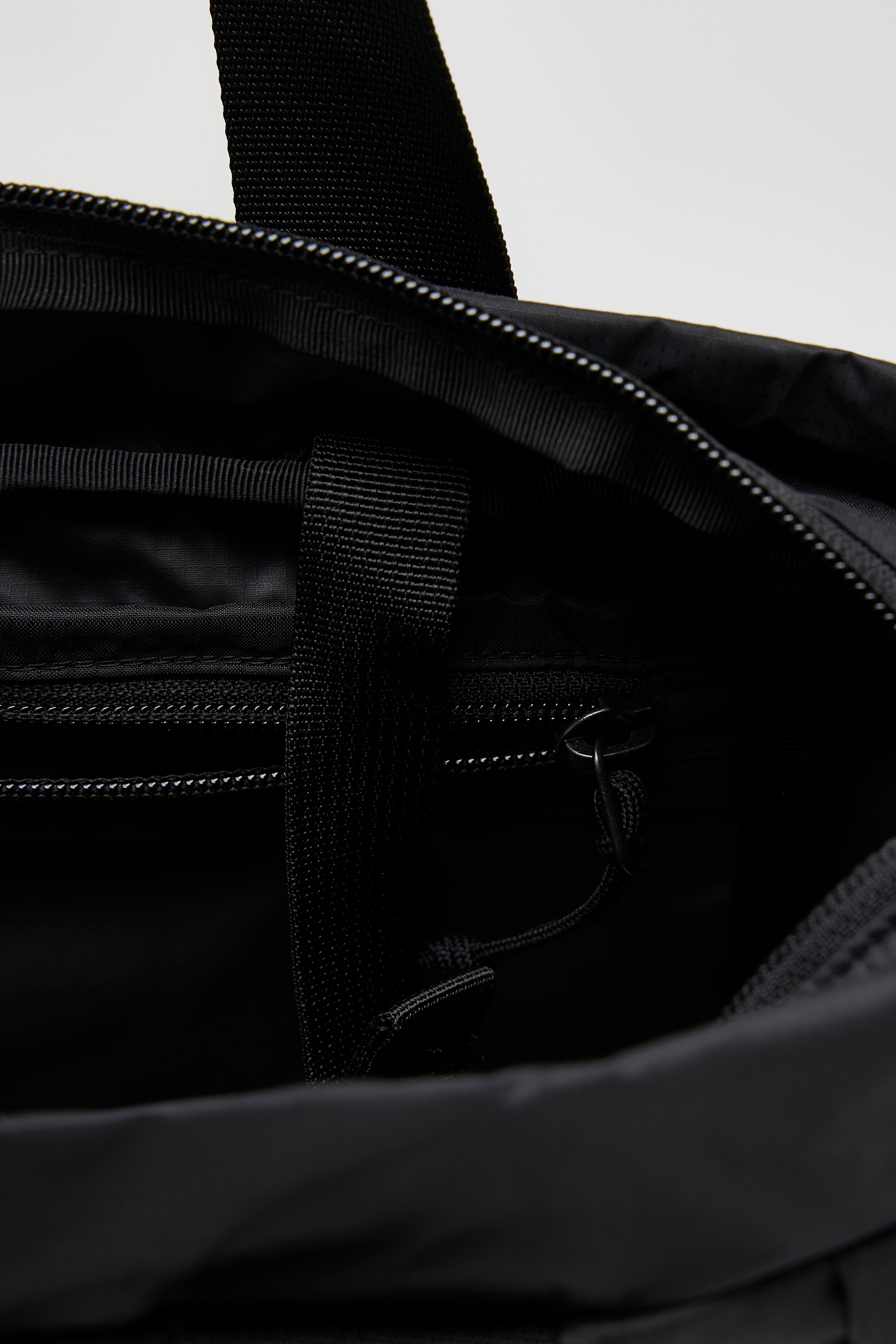 Terravia Tote Pack (252 / W / BLACK)